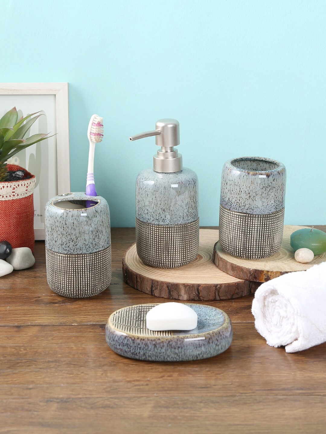 

House Of Accessories 4-Piece Grey Textured Bathroom Accessories