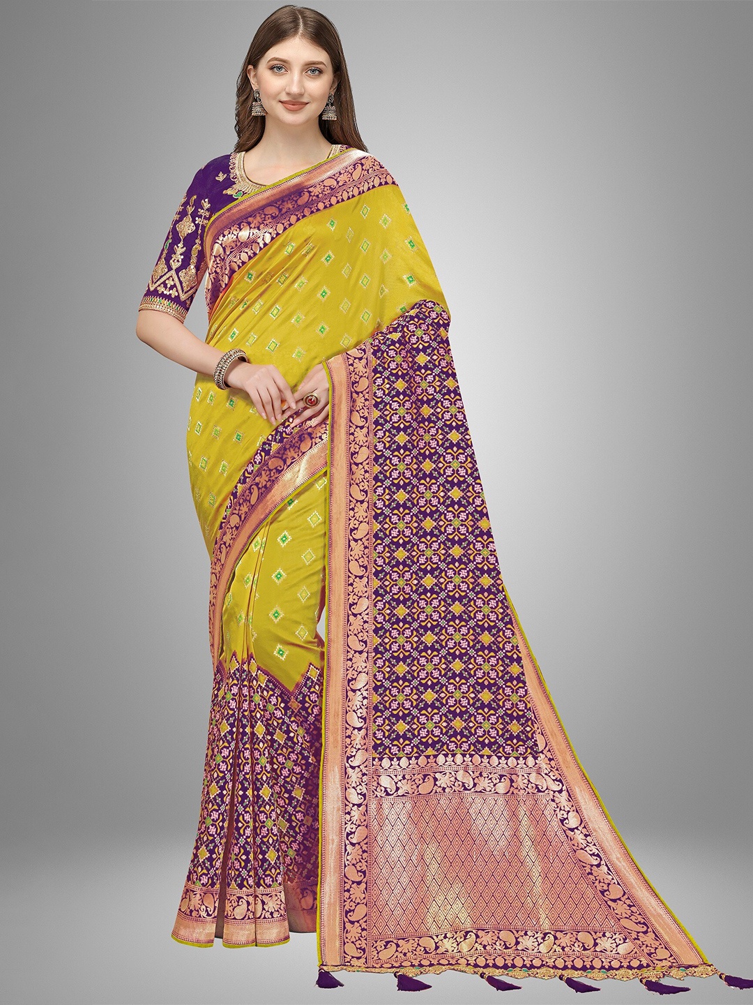 

Trendmalls Purple & Yellow Floral Zari Pure Silk Banarasi Saree