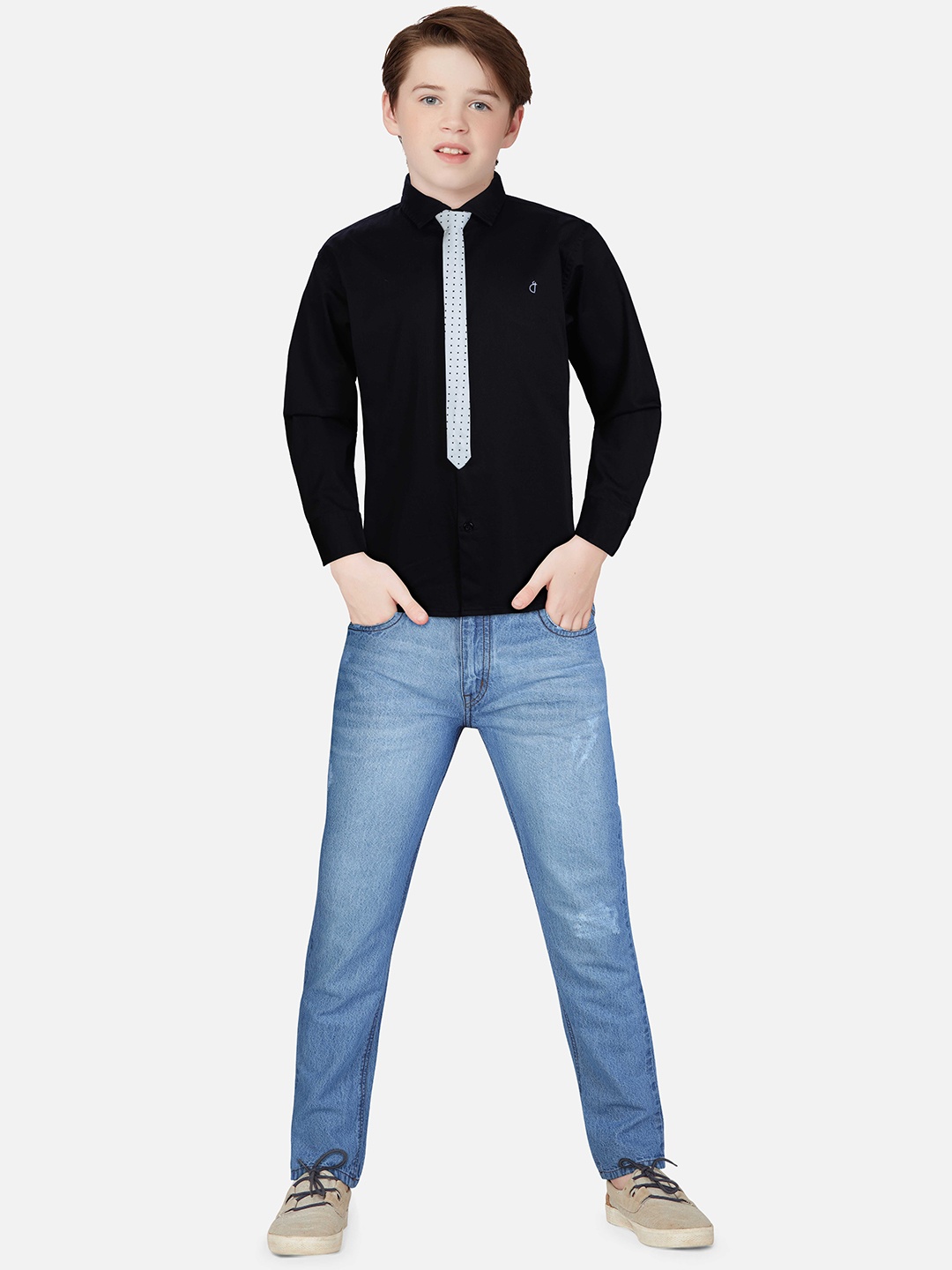 

Gini and Jony Boys Black Solid Casual Shirt