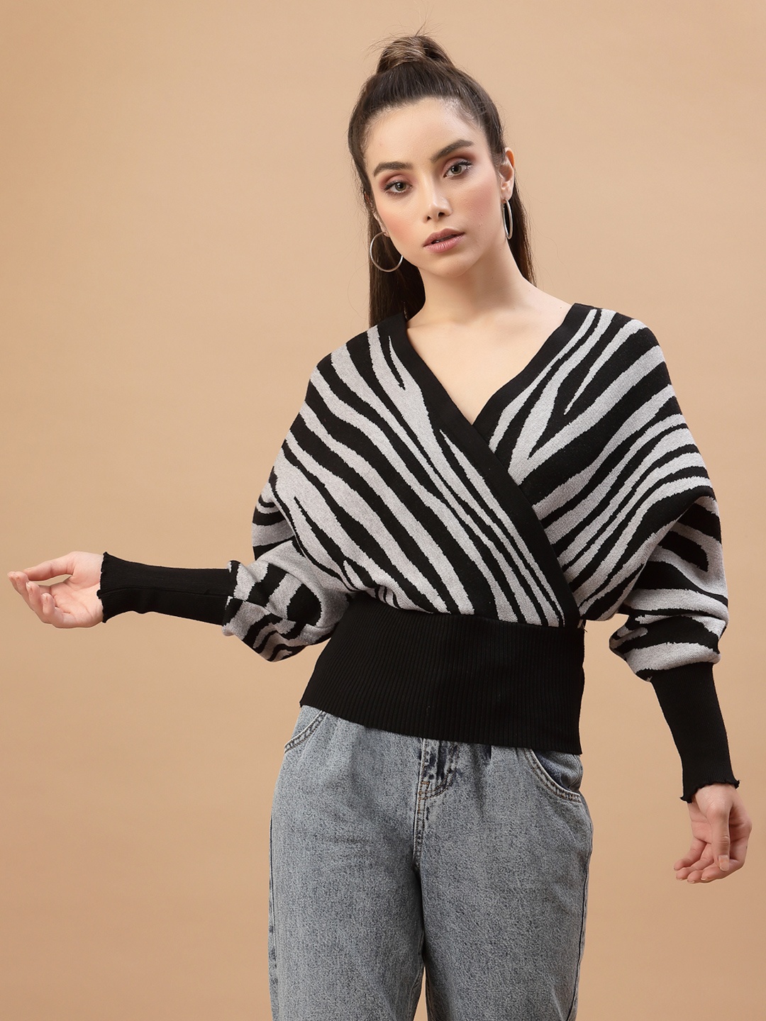 

Mafadeny Women Grey & Black Animal Printed Pullover Sweater