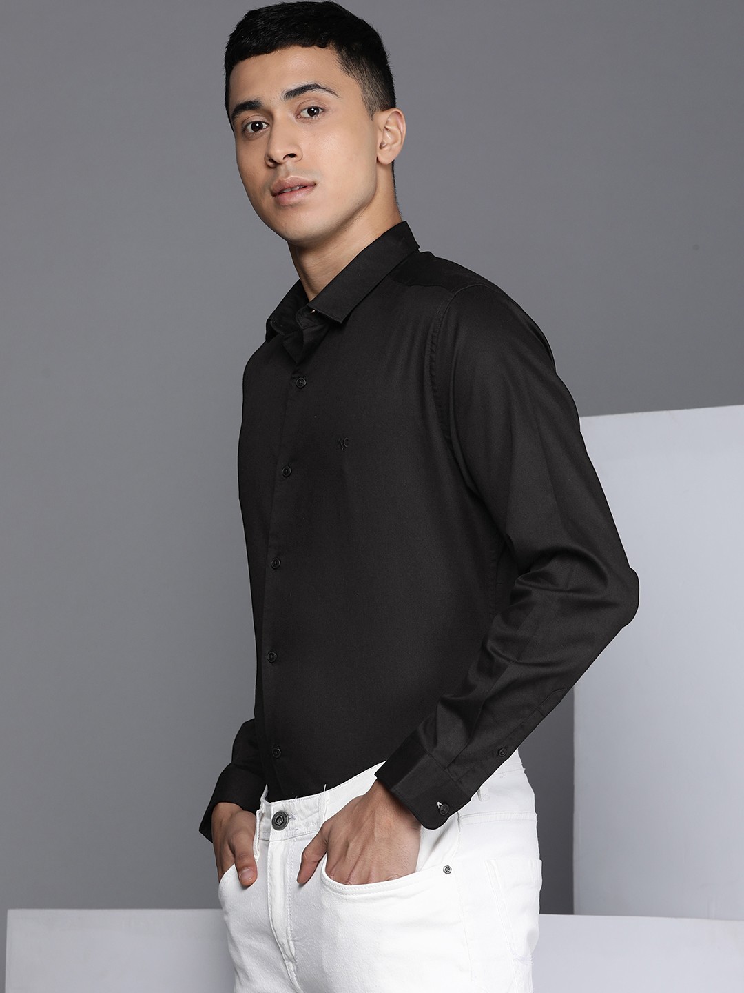 

Kenneth Cole Men Black Slim Fit Solid Casual Shirt