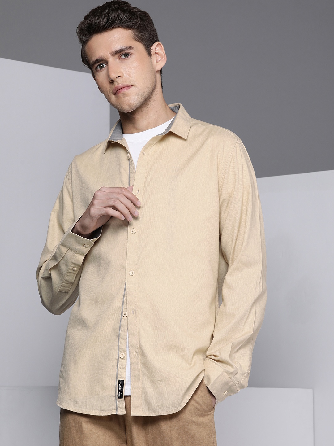 

Kenneth Cole Men Beige Solid Slim Fit Spread Collar Apex Shirt