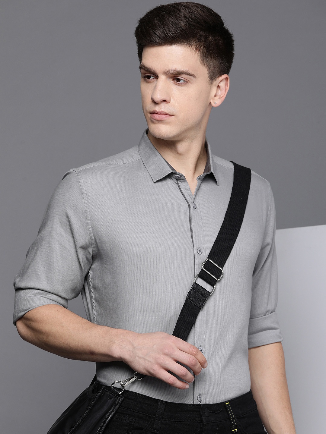 

Kenneth Cole Revert Men Grey Solid Slim Fit Pure Cotton Semiformal Shirt