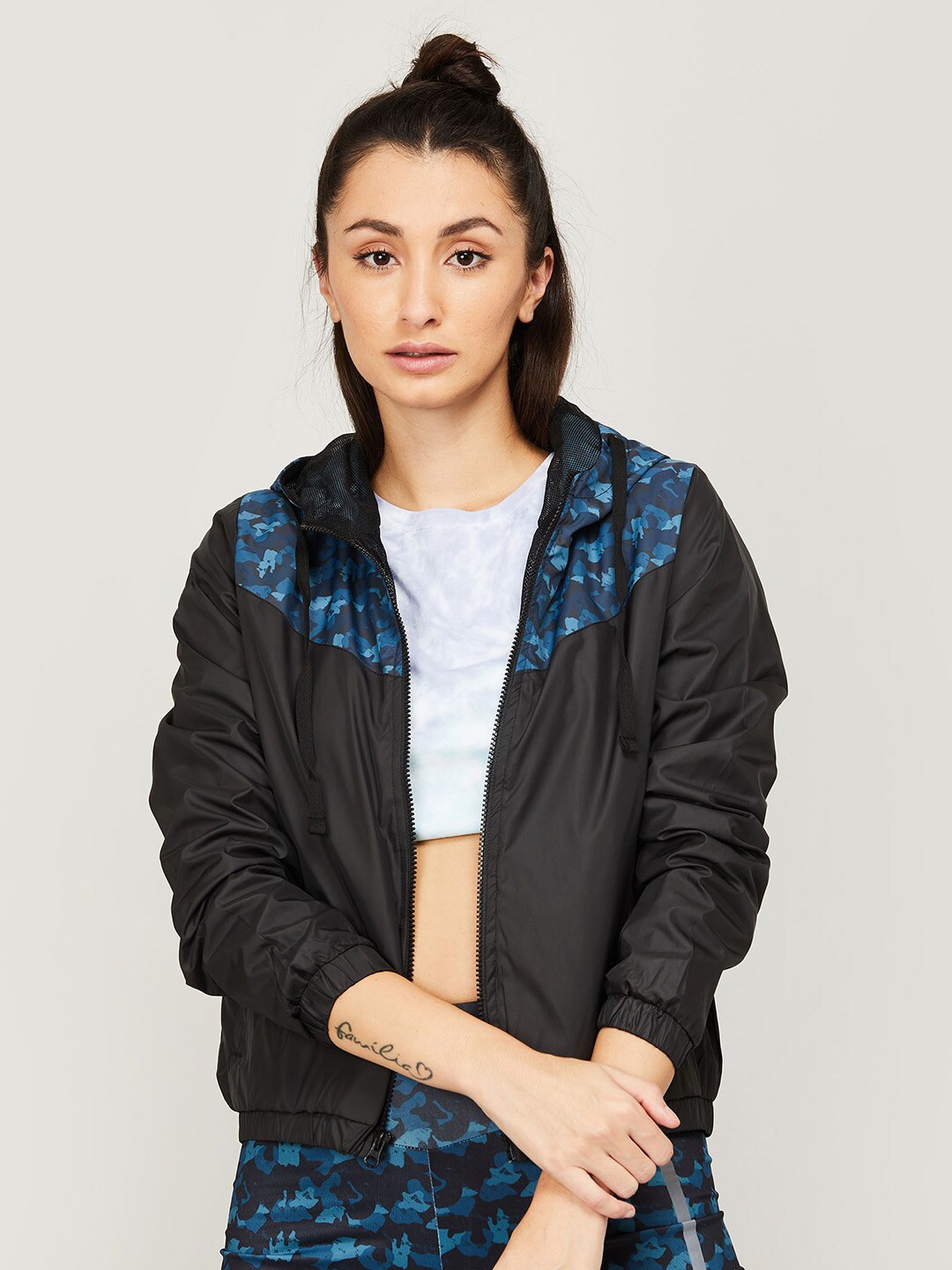 

Kappa Women Black Blue Colourblocked Lightweight Running Sporty Jacket