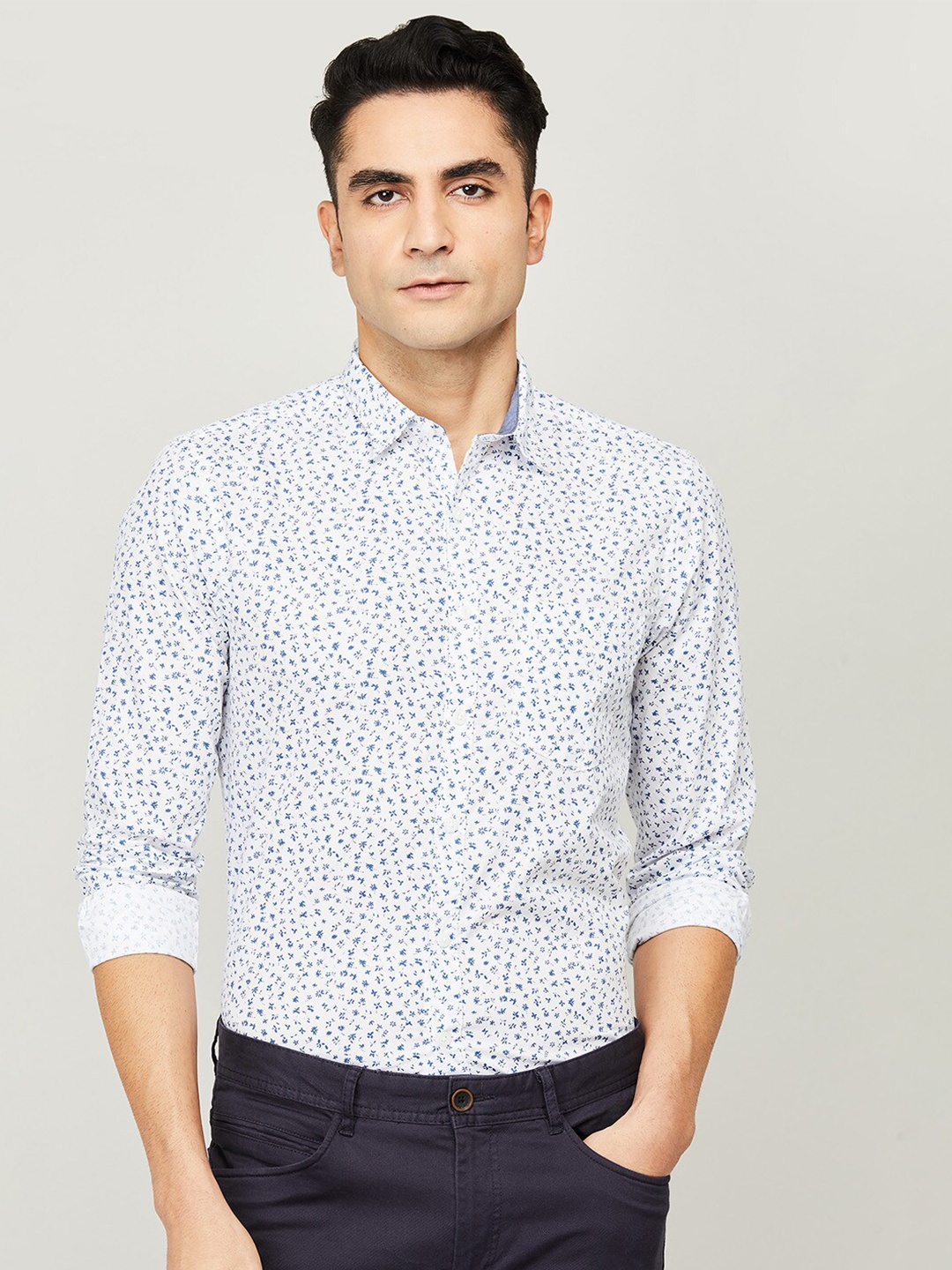 

CODE by Lifestyle Men White Slim Fit Floral Printed Casual Shirt
