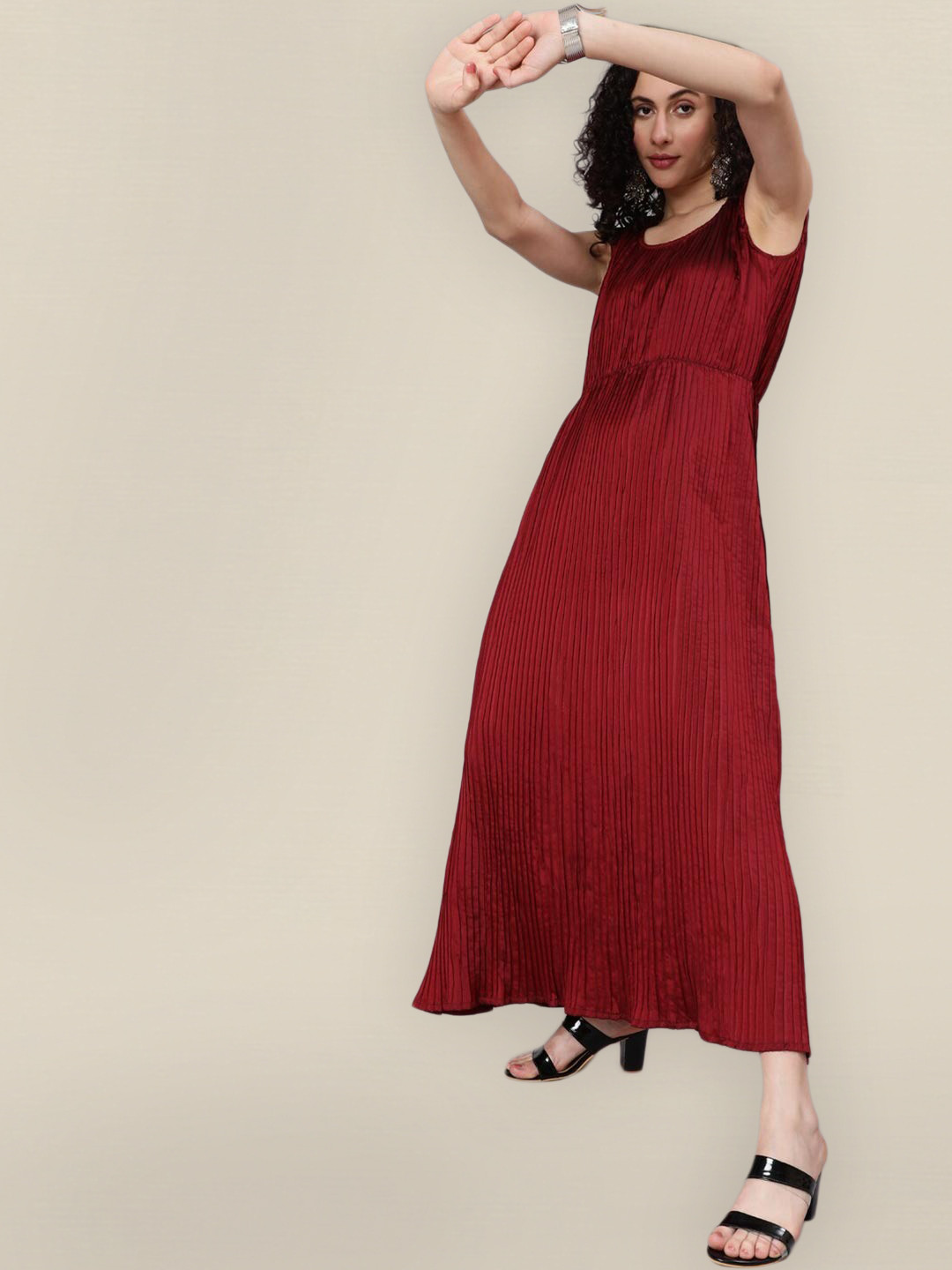 

Sangria Women Maroon Sleeveless Round neck Pleated Maxi Dress