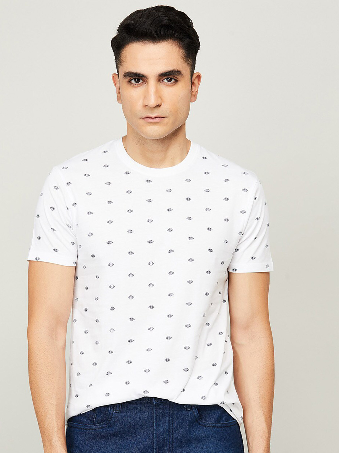 

Bossini Men Pink Printed Monochrome Slim Fit T-shirt