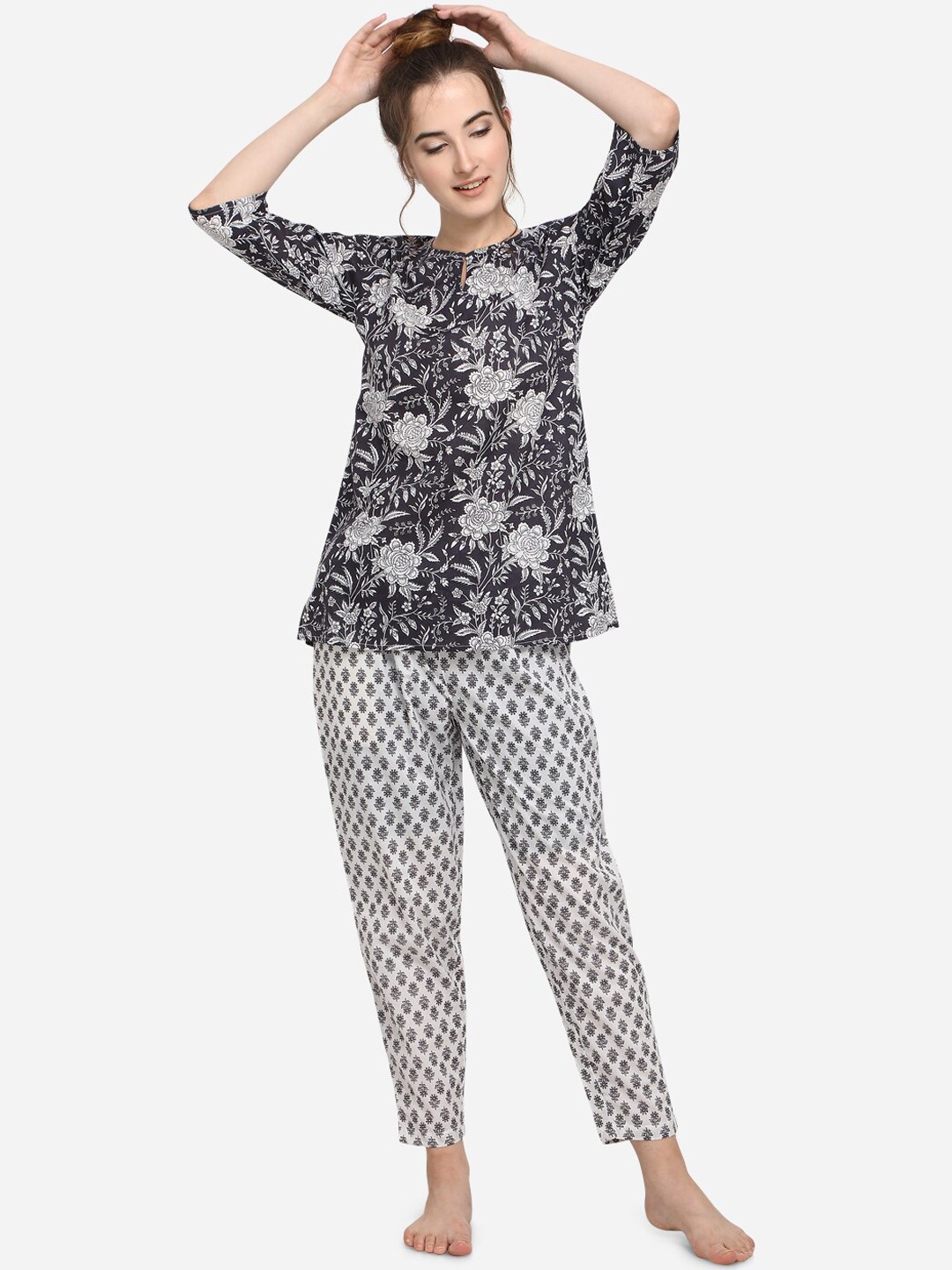 

MESMORA FASHION Women Black & White Printed Night suit