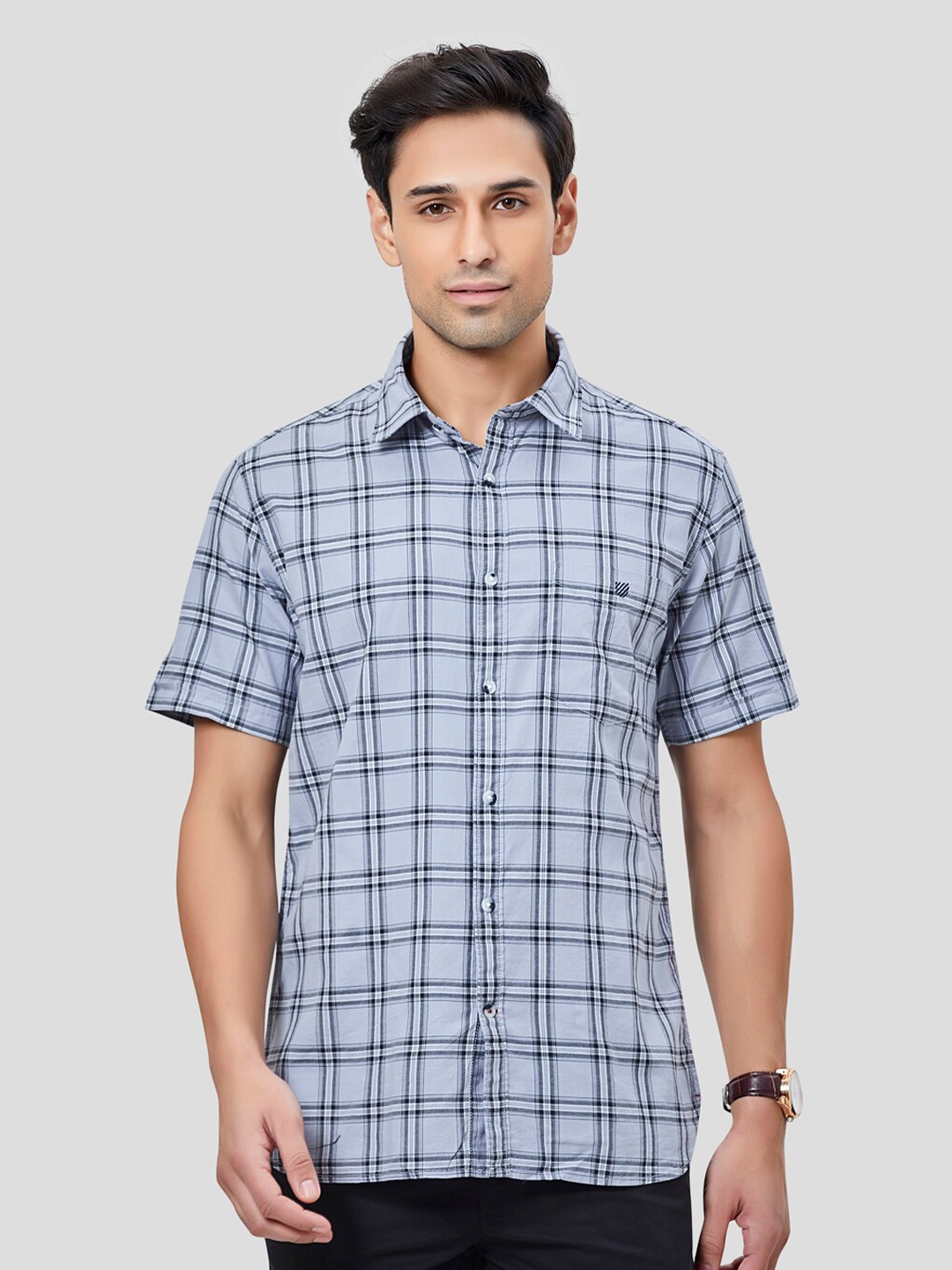 

Oxemberg Men Grey Classic Slim Fit Checked Casual Shirt