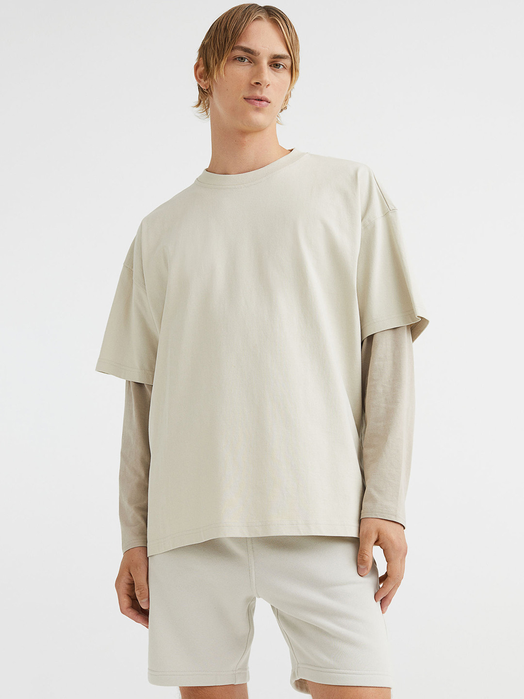 

H&M Men Grey Solid Regular Fit Sweatshirt Shorts, Beige