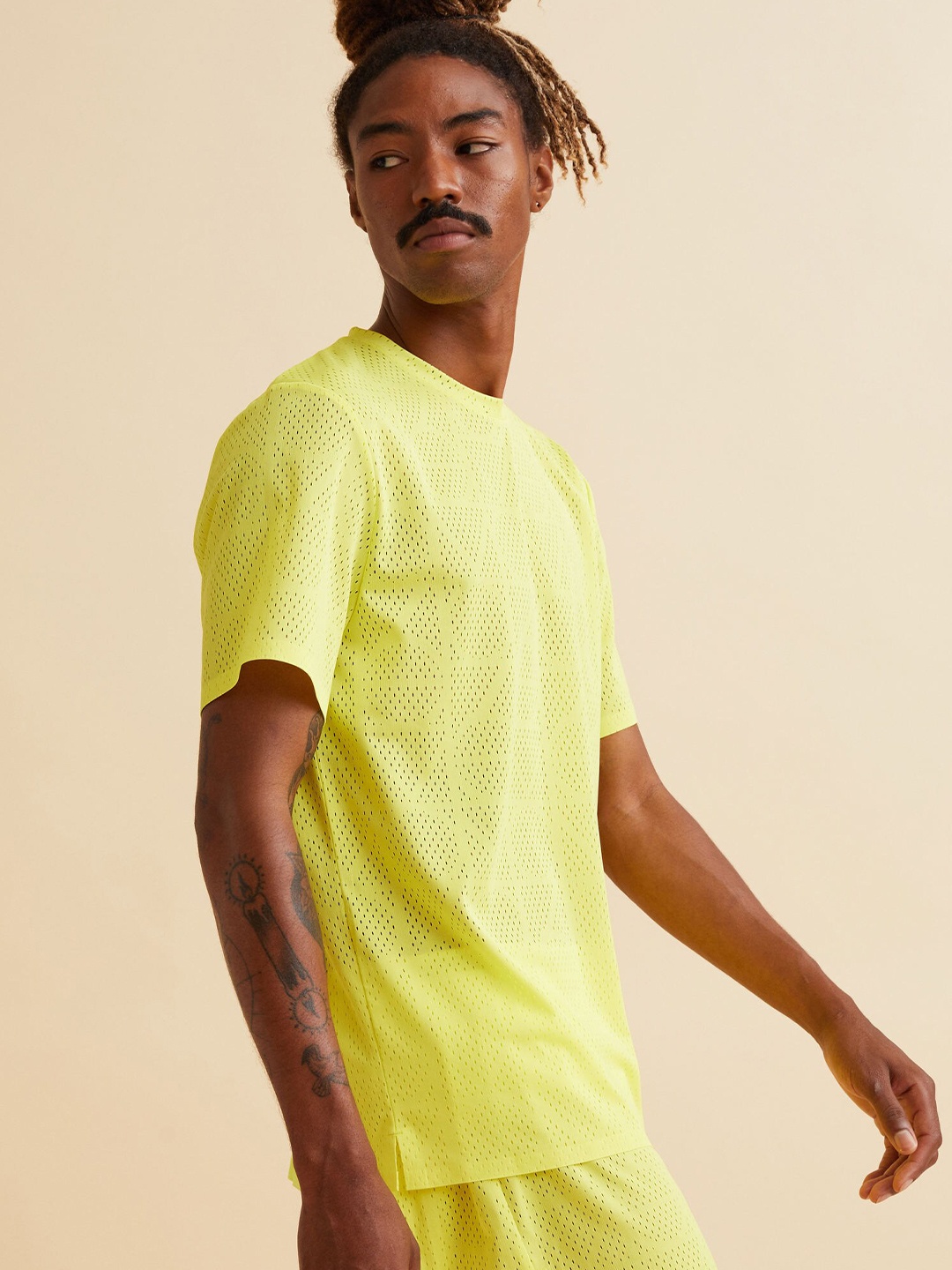 

H&M Men Yellow Printed Regular Fit T-shirt
