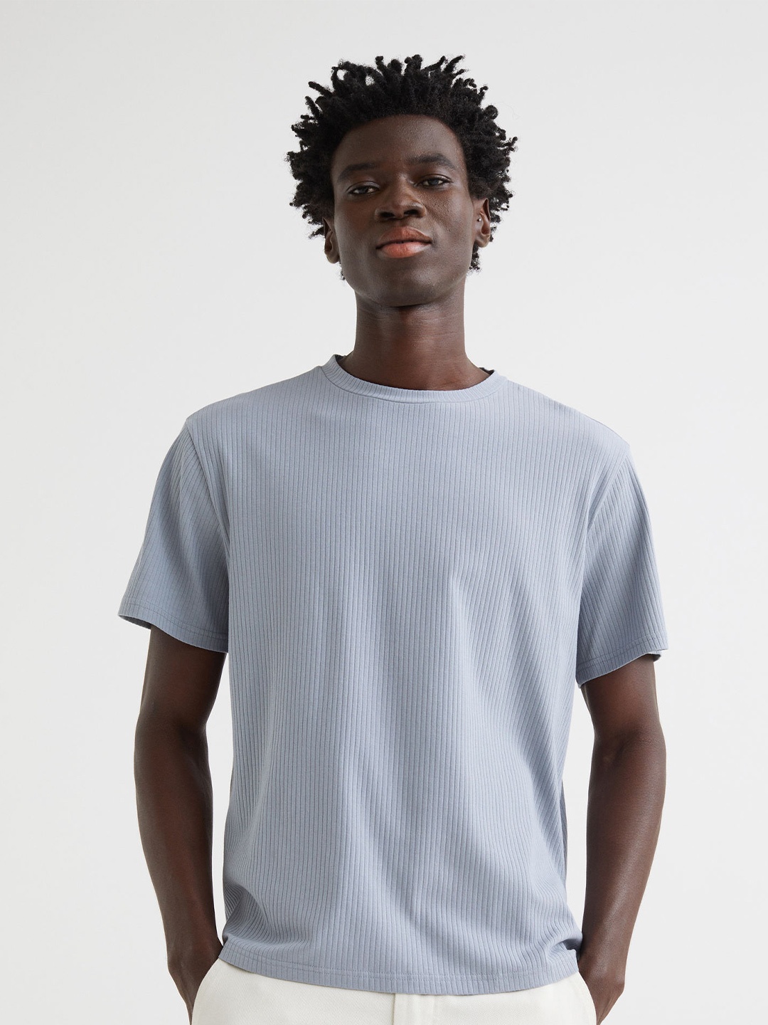 

H&M Men Grey Regular Fit Ribbed T-shirt