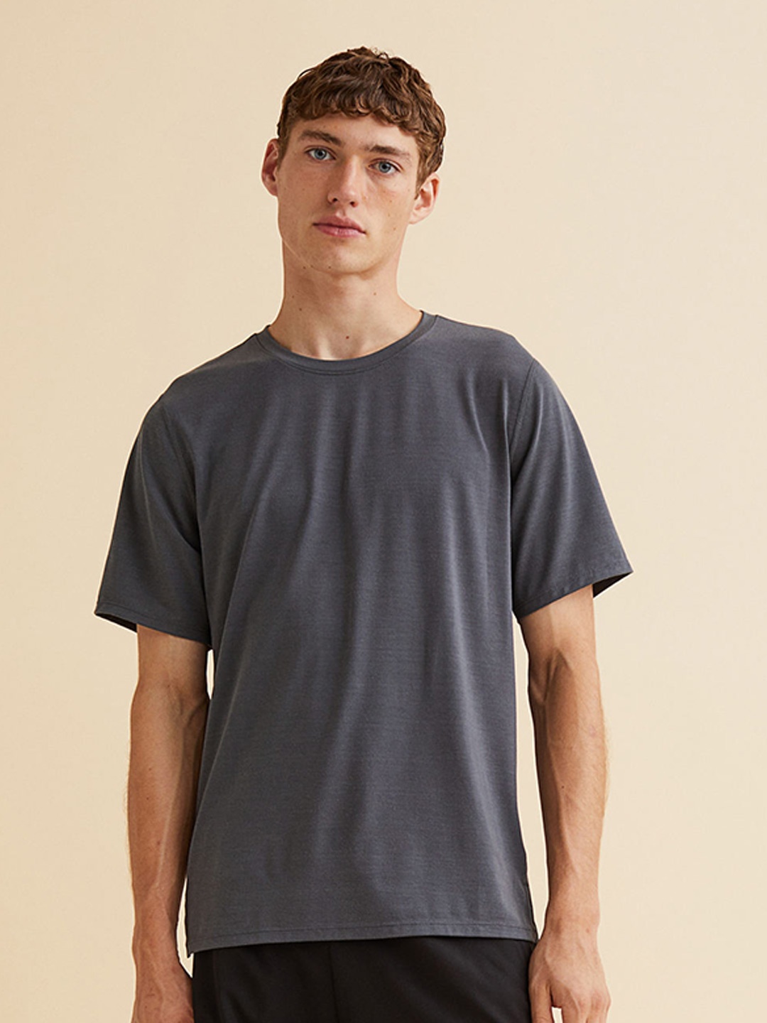 

H&M Men Grey Drop-Shoulder Sleeves Monochrome T-shirt