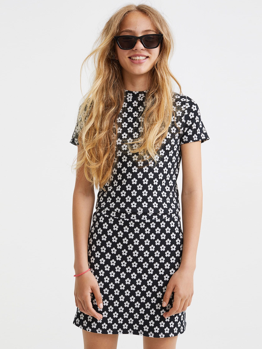 

H&M Girls Black & White Printed Mini Straight Jersey Skirts
