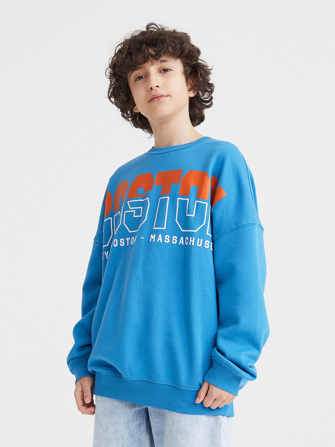 

H&M Boys Blue Sweatshirt