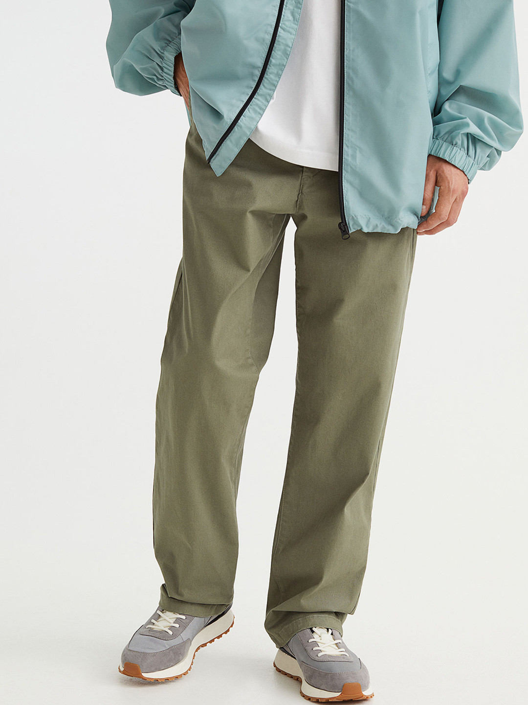 

H&M Men Green Solid Relaxed Fit Cotton Chinos