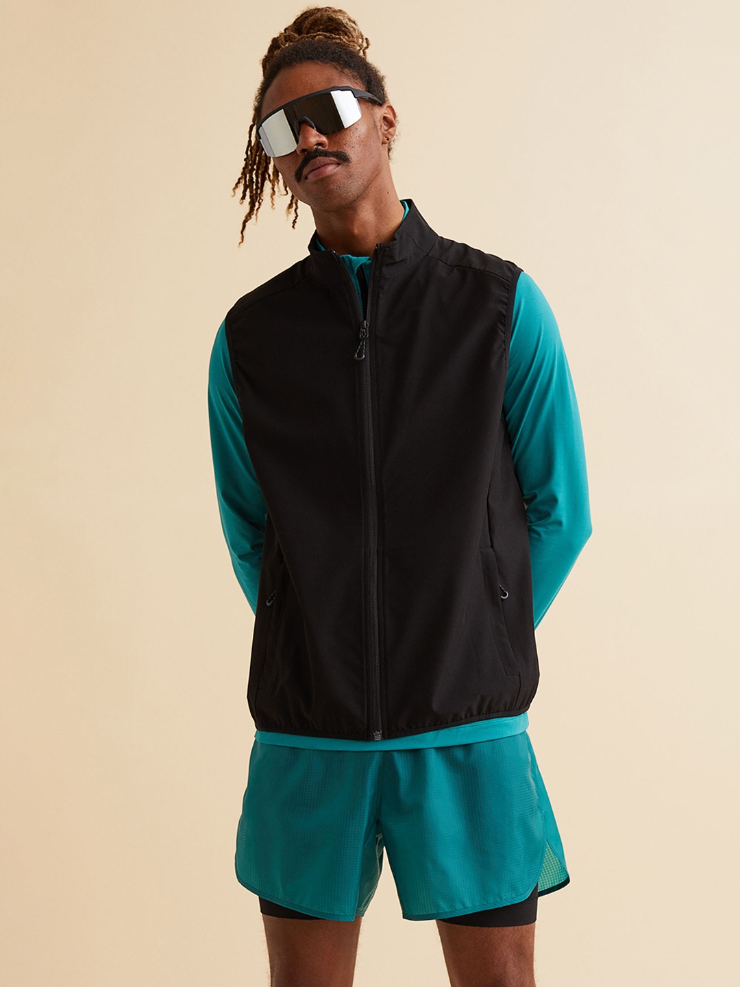 

H&M Men Black Regular Fit Water-Repellent Running Vest