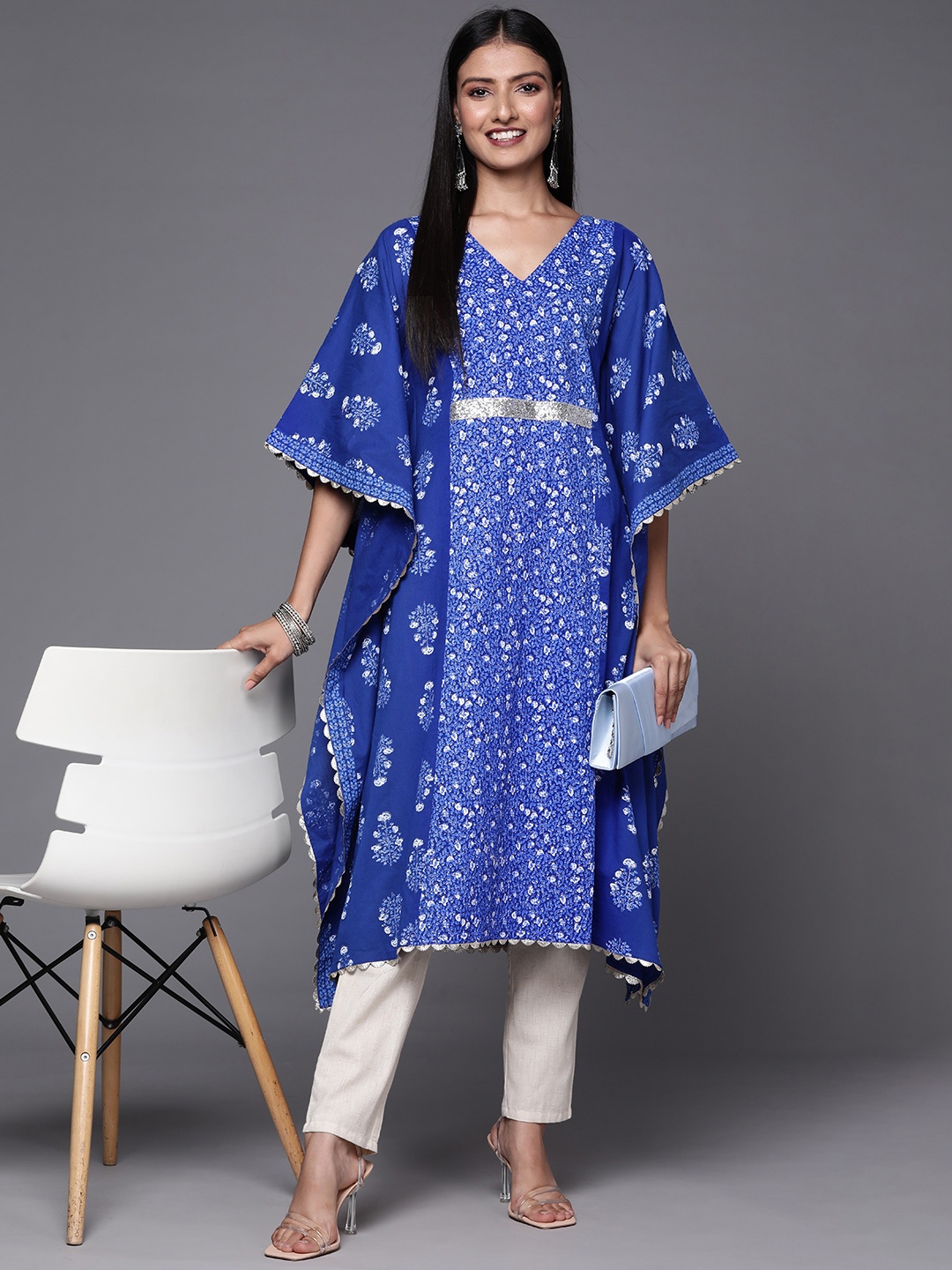 

Ahalyaa Blue & White Floral Print Floral Pure Cotton Kaftan Kurta