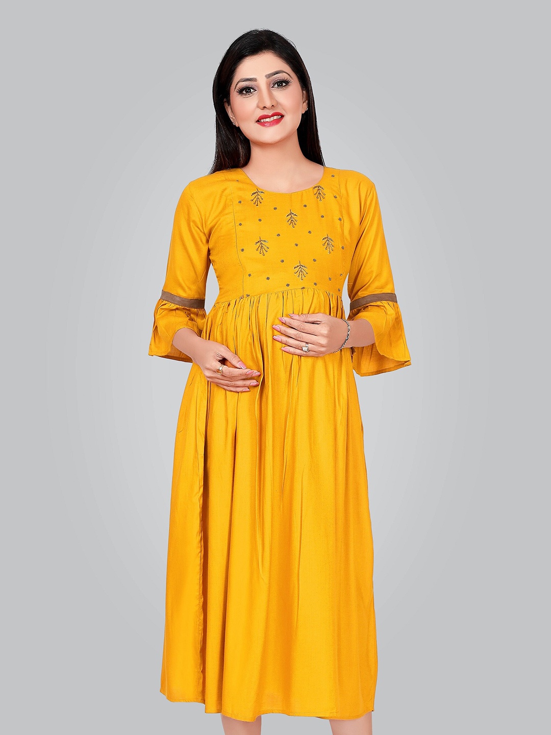 

Ayukti Gold-Toned Embellished Maternity Feeding Kurta with 2 Side Zippers