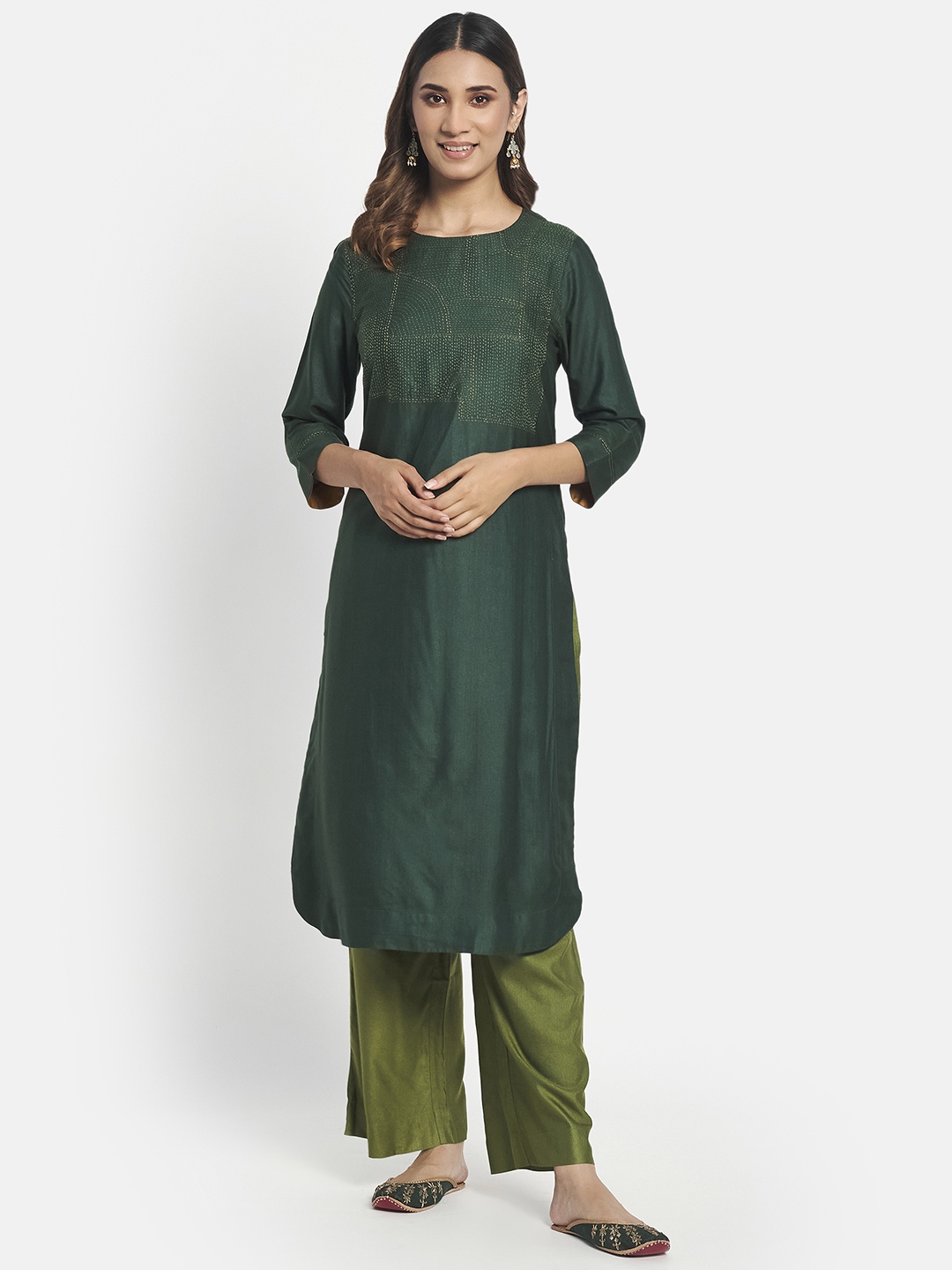 

Fabindia Women Green Hand-Embroidered Straight Kurta