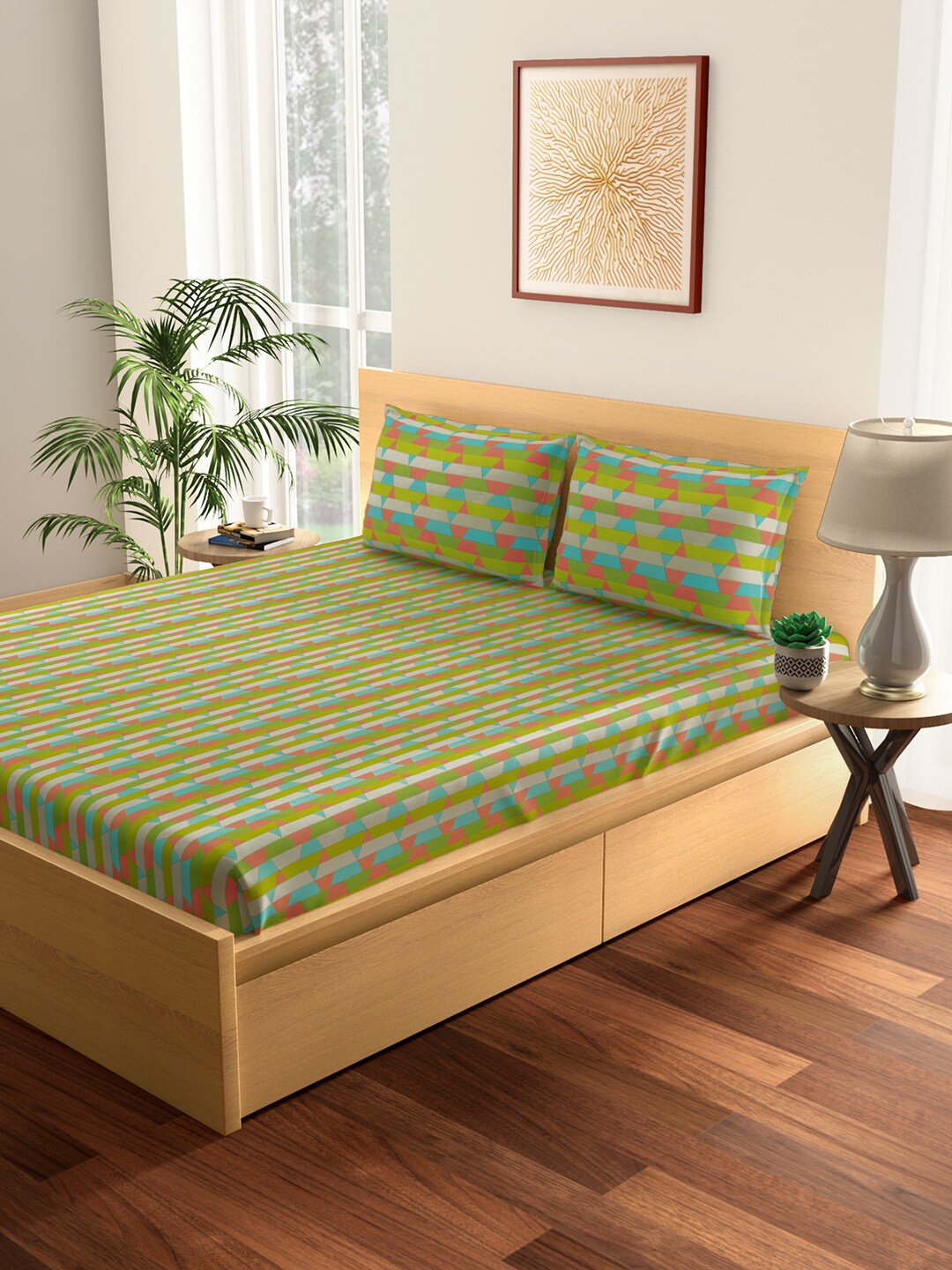 

Living scapes by Pantaloons Green & Pink Geometric 144 TC King Bedsheet & 2 Pillow Covers