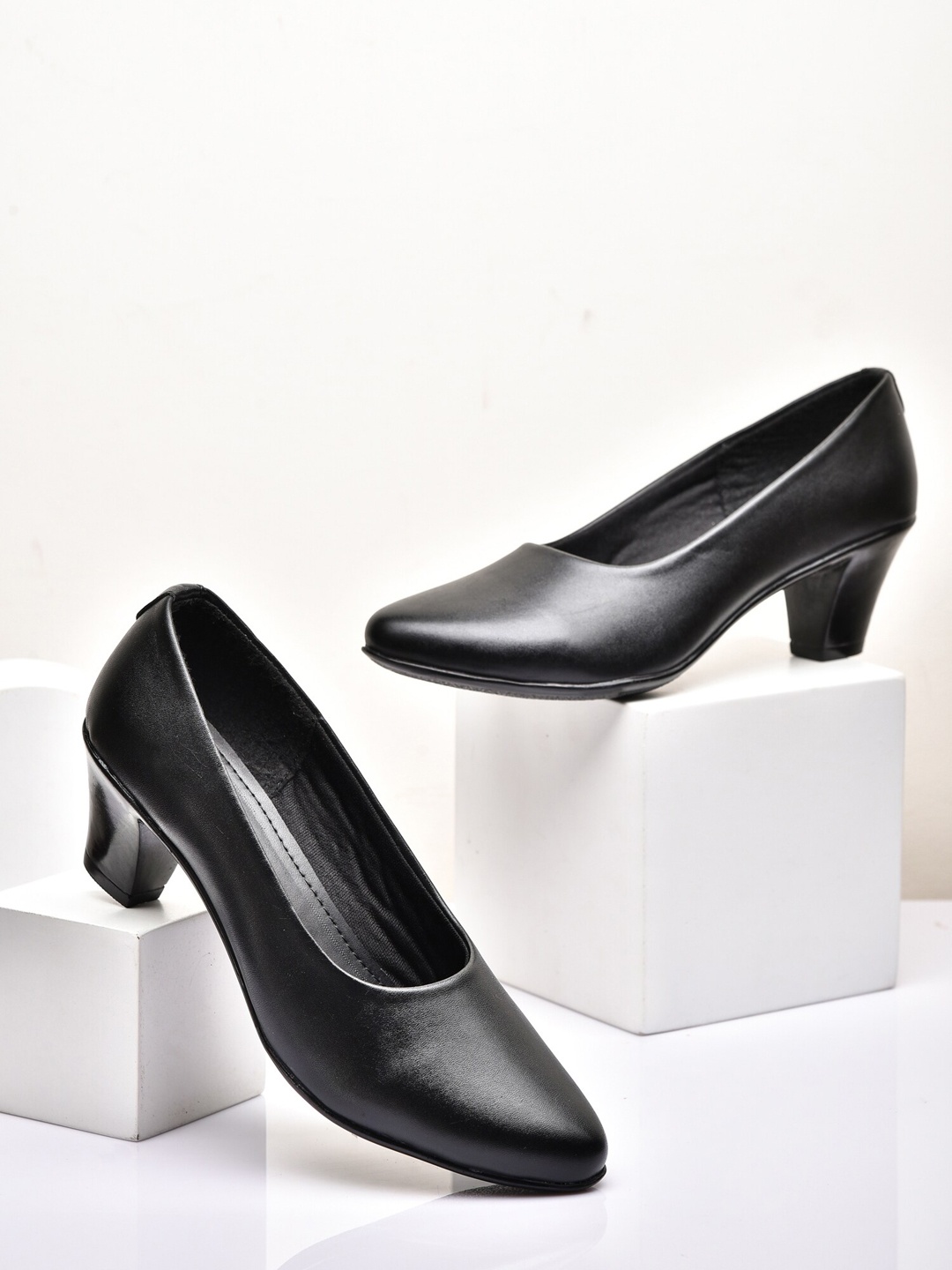 

VALIOSAA Women Black Solid Block Pumps