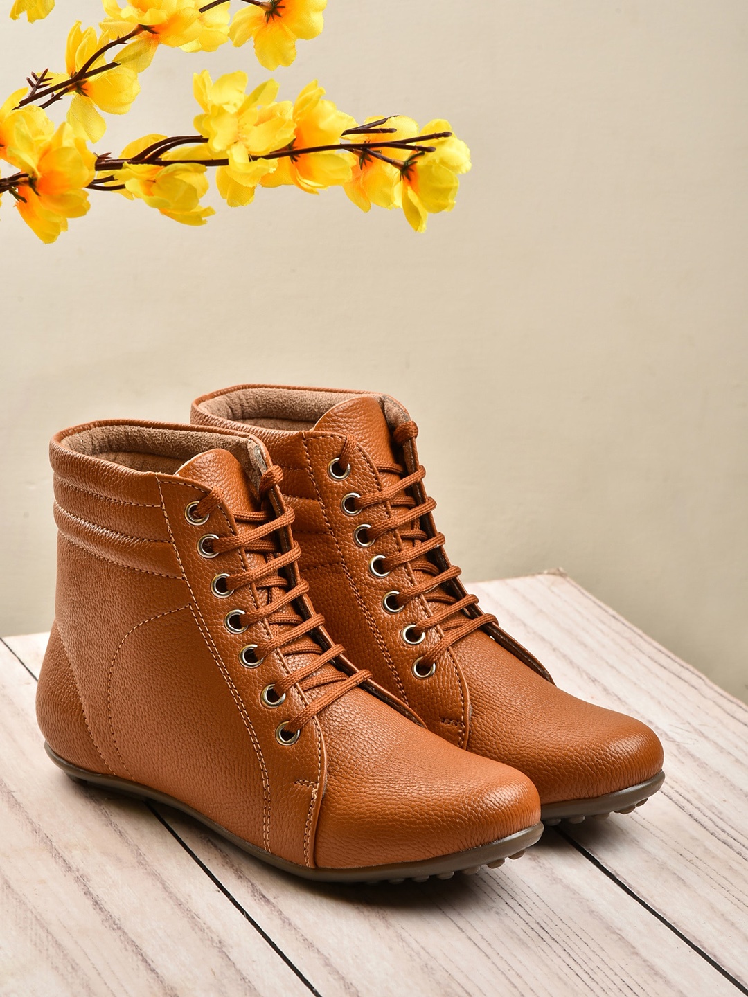 

VALIOSAA Women Beige Textured Regular Boots