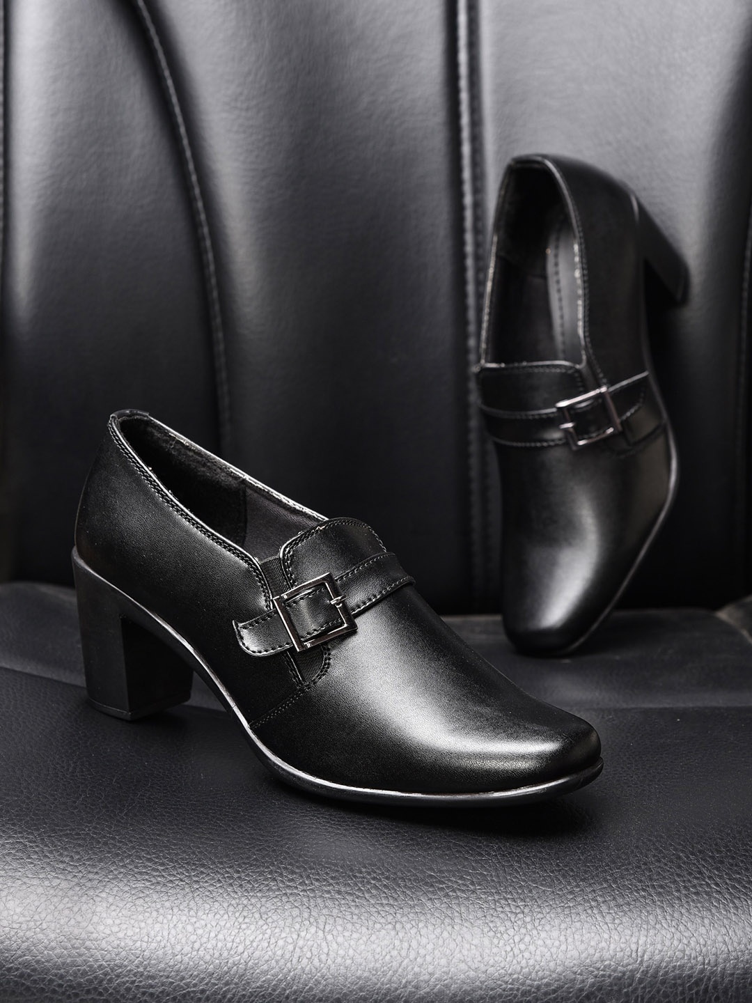 

VALIOSAA Women Black Solid Heeled Boots
