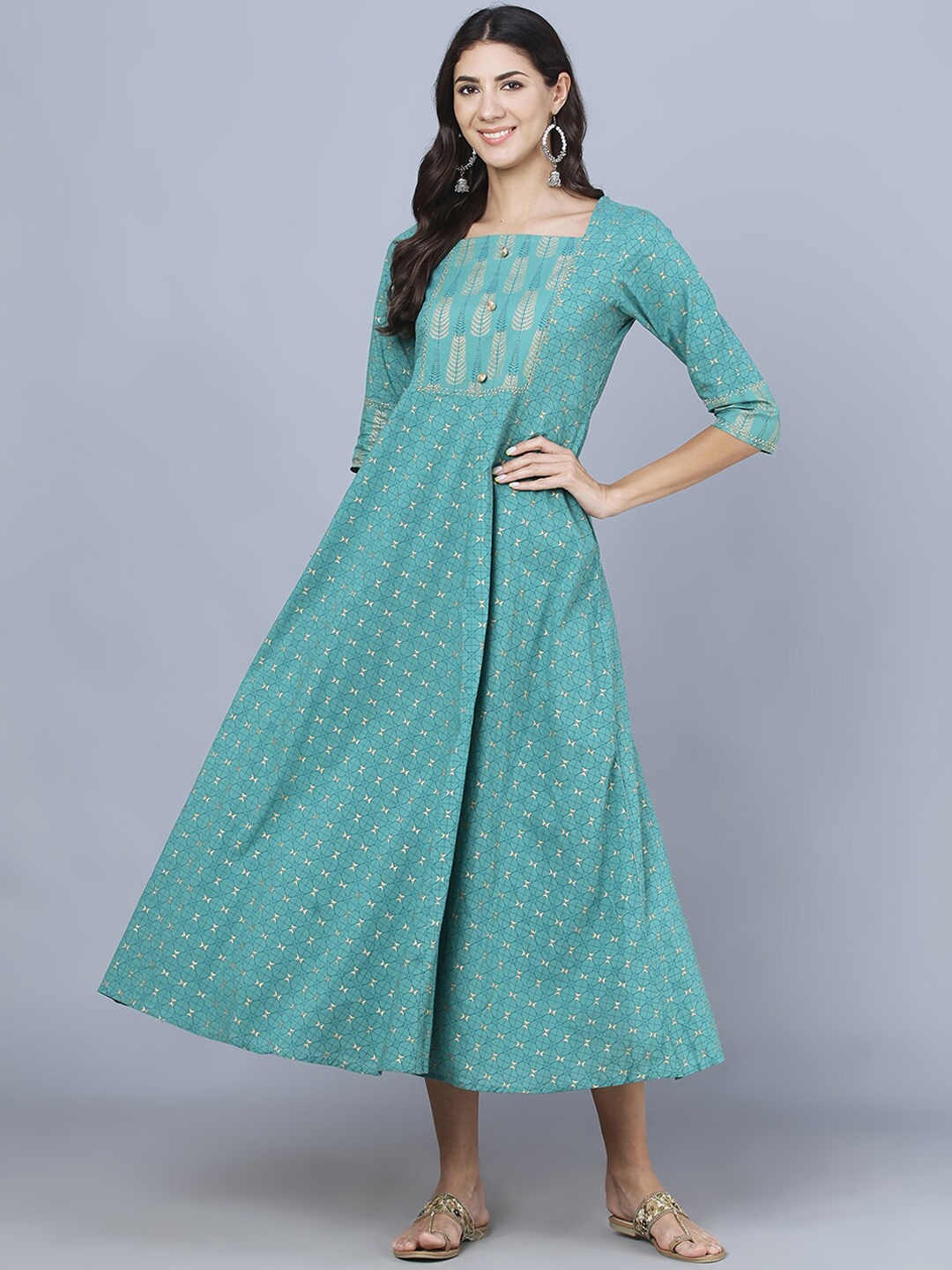 

DAAMINA Women Green & Golden Printed Maxi Dress