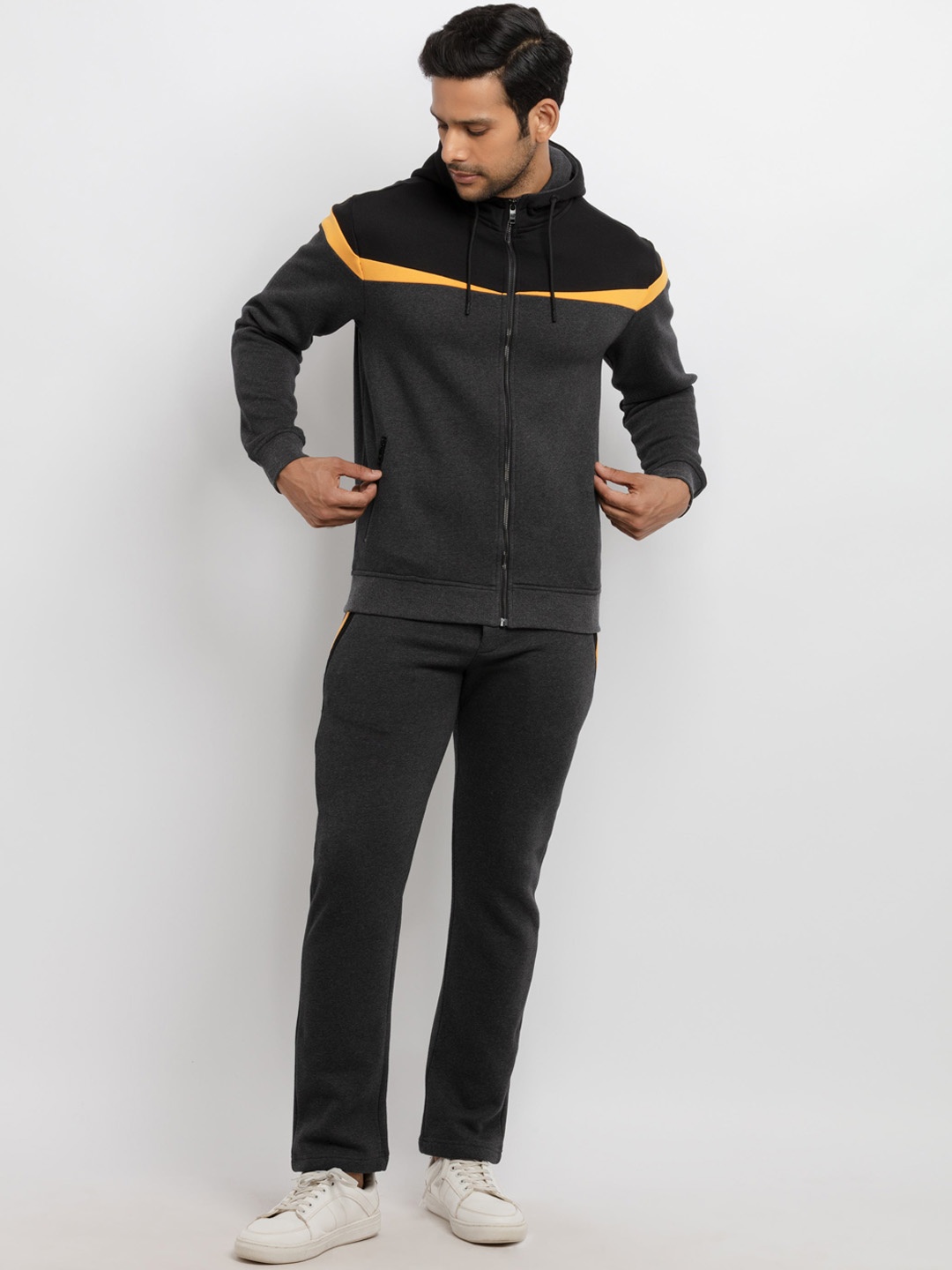 

Status Quo Men Black & Charcoal Grey Colourblocked Cotton Tracksuits