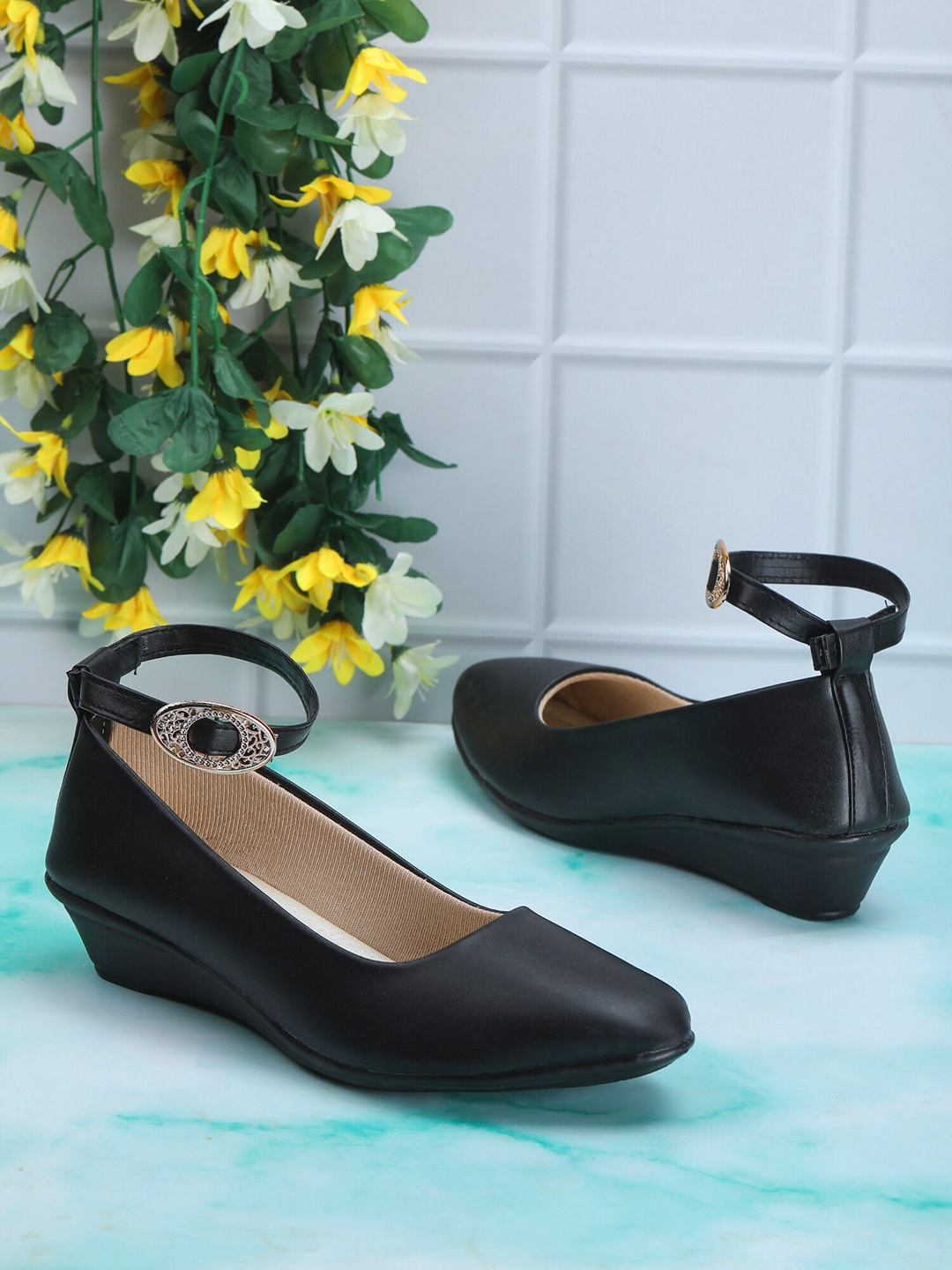 

Moonwalk Black Solid Wedge Pumps