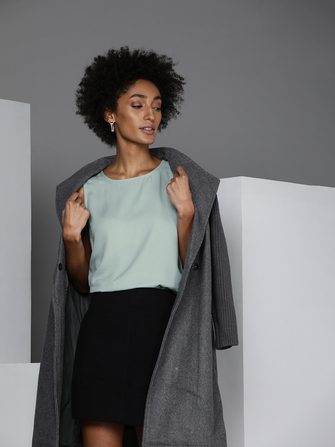 

Kenneth Cole El Parche Women Green Solid Essential Flowly Top, Grey