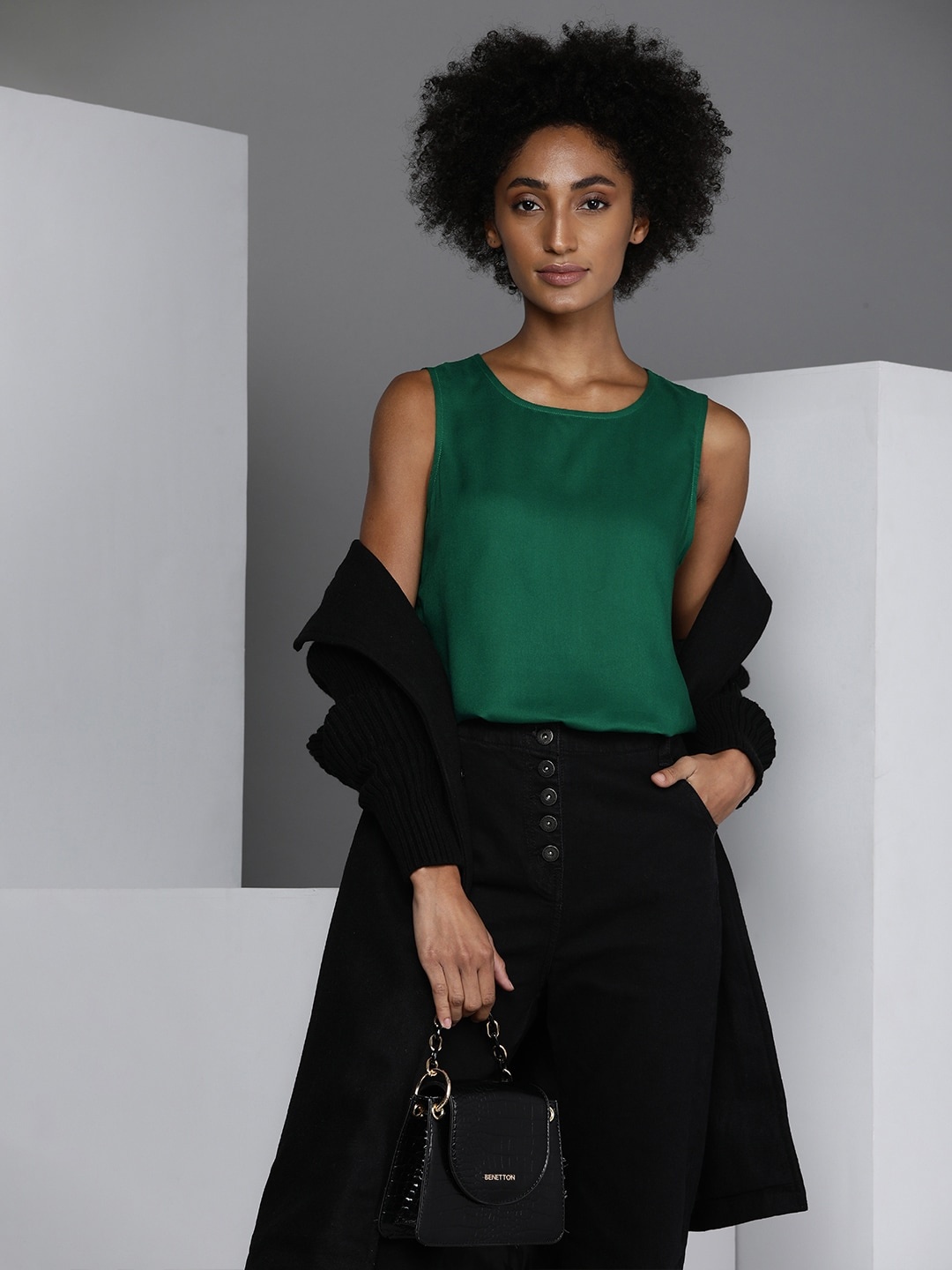 

Kenneth Cole El Parche Women Dark Green Solid Essential Flowly Top