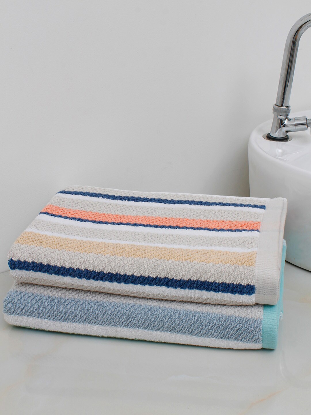 

AVI Living Set Of 2 Green Striped 600 GSM Pure Cotton Bath Towel