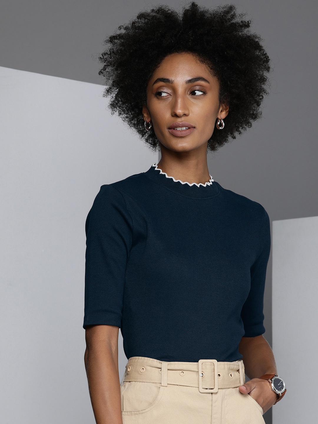 

Kenneth Cole wave Women Navy Blue Ribbed Scalloped Neck Modern Complimentaries T-shirts
