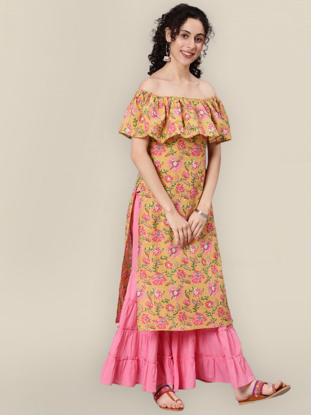 

Sangria Women Yellow Floral Printed Flared Sleeves Kurta