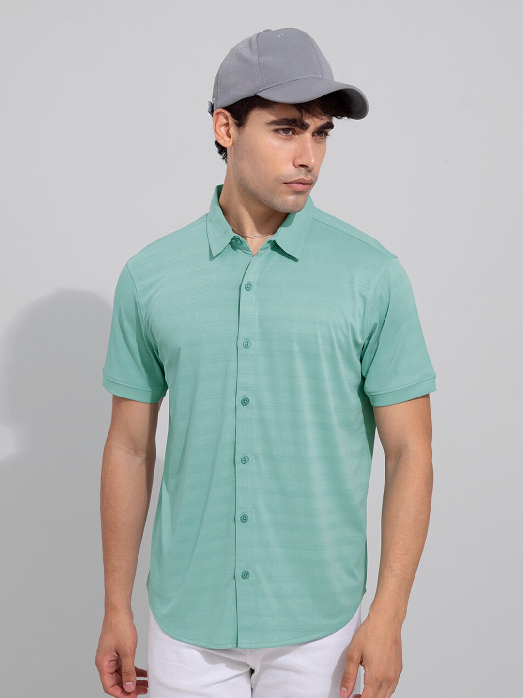 

Snitch Men Green Solid Slim Fit Casual Shirt