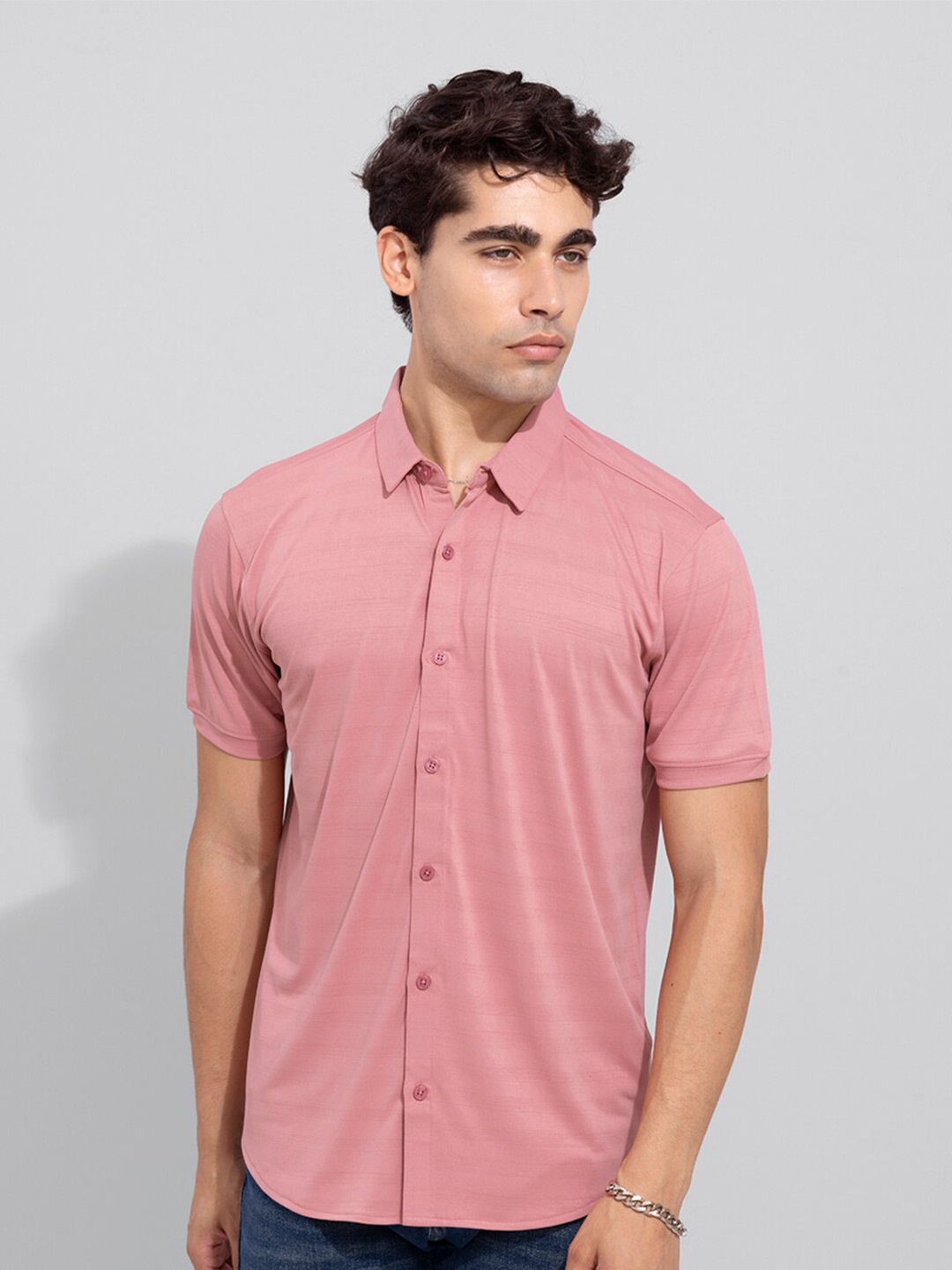 

Snitch Men Pink Solid Slim Fit Casual Shirt