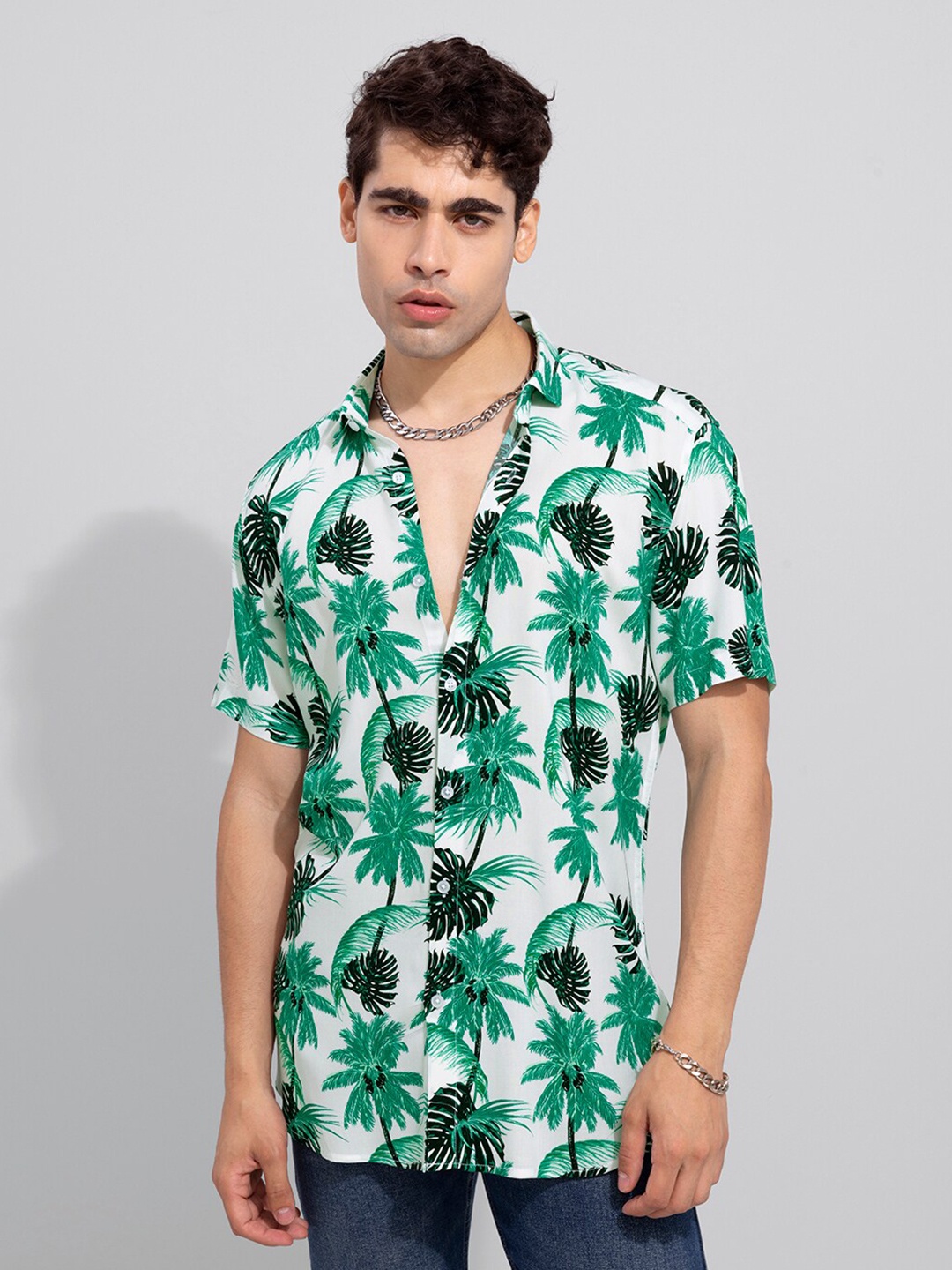 

Snitch Men White Slim Fit Floral Printed Casual Spread Collar hirt