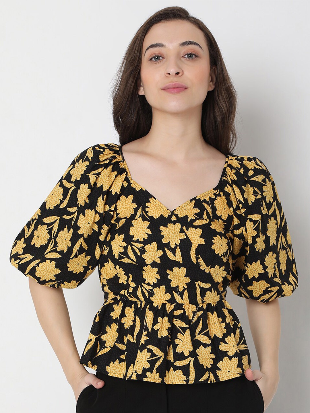 

Vero Moda Black Floral Print Sweetheart Neck Ruffles Wrap Top