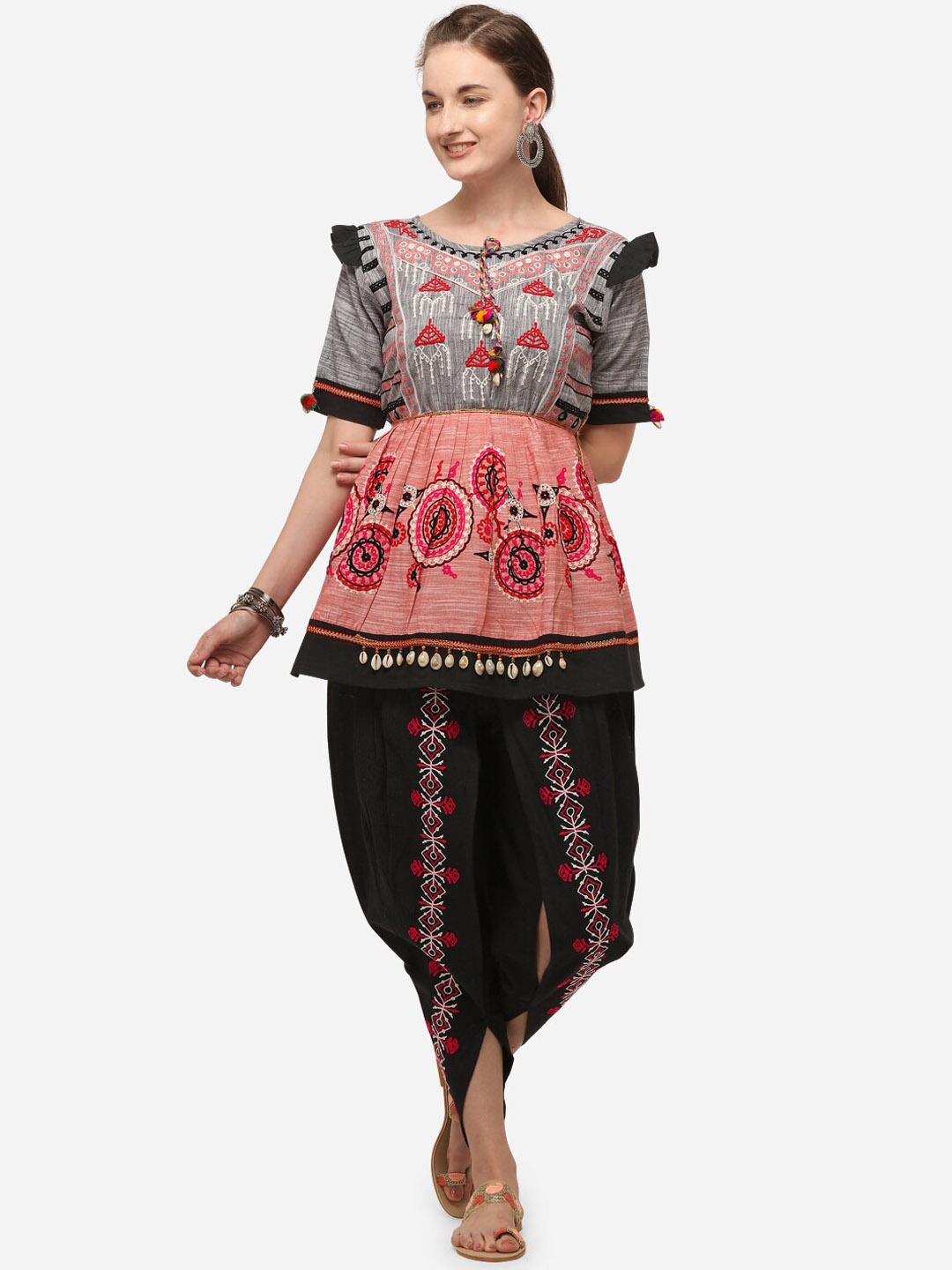 

MESMORA FASHION Women Grey & Red Printed Organic Cotton Co-Ords Set