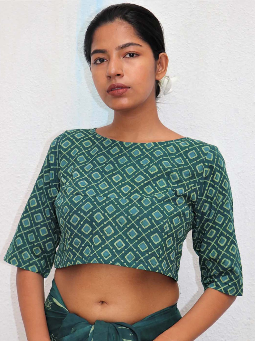 

Chidiyaa Women Green Printed Cotton Saree Blouse
