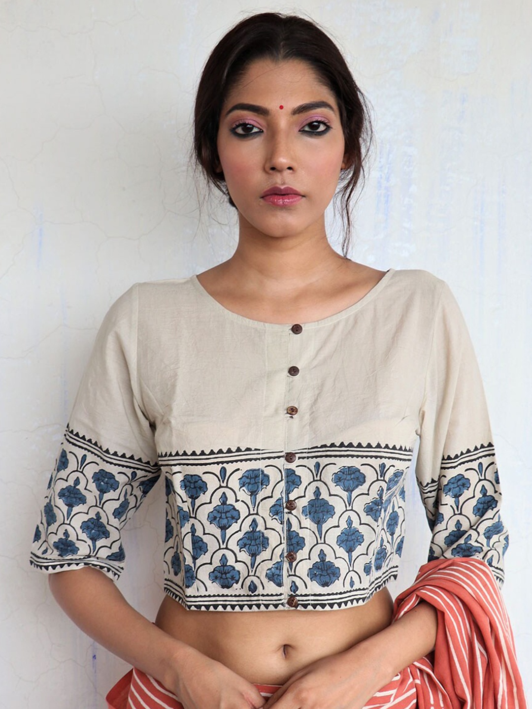 

Chidiyaa Grey & Blue Handprinted Cotton Saree Blouse