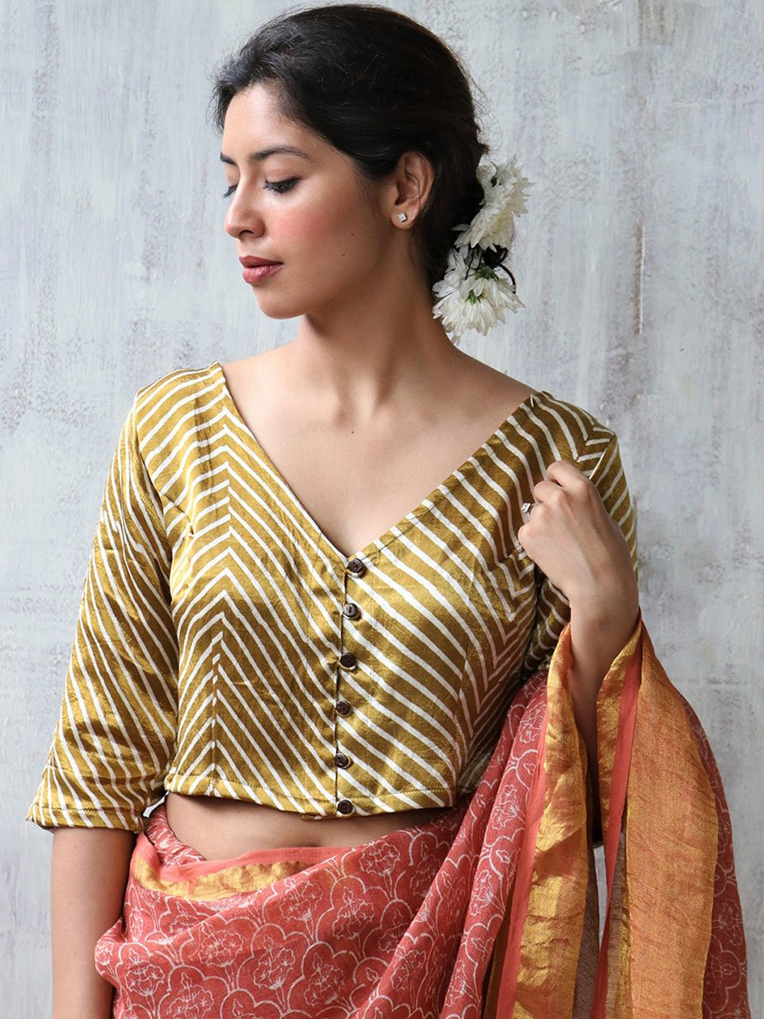 

Chidiyaa Women Gold Blockprint Crop Top-Type Silk Saree Blouse