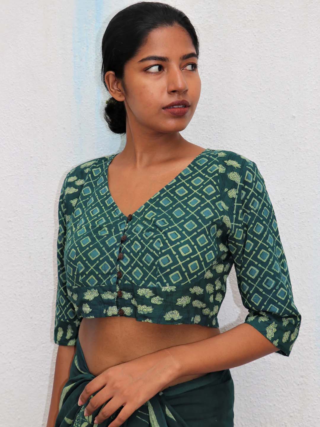 

Chidiyaa Women Green Block Printed Cotton Saree Blouse