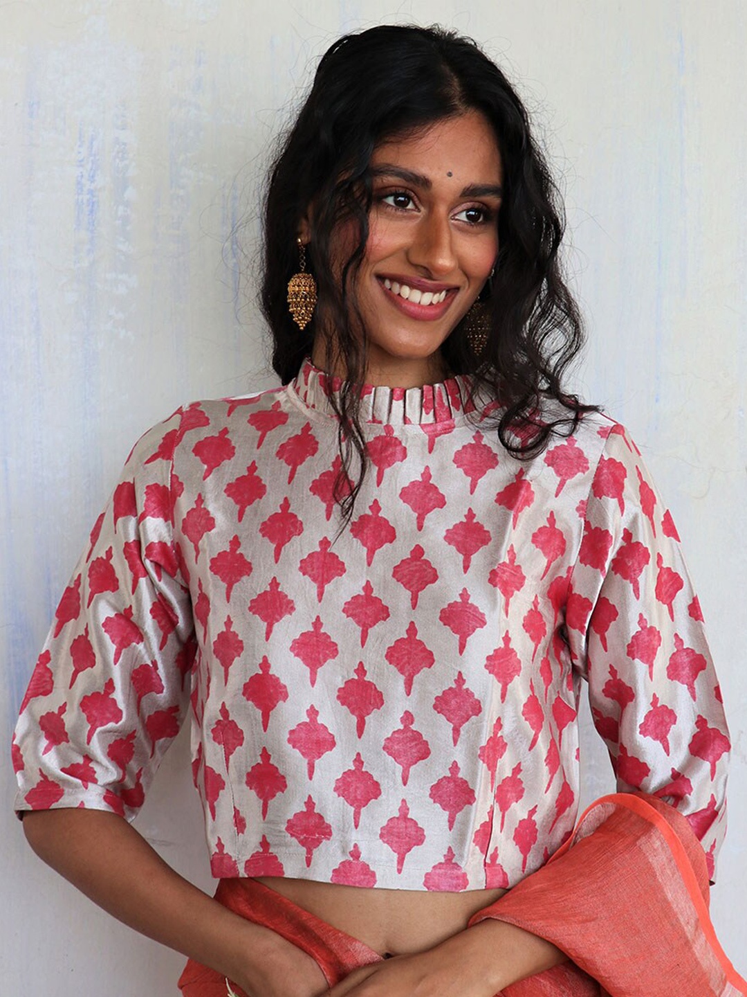 

Chidiyaa Women Pink Printed Silk Saree Blouse