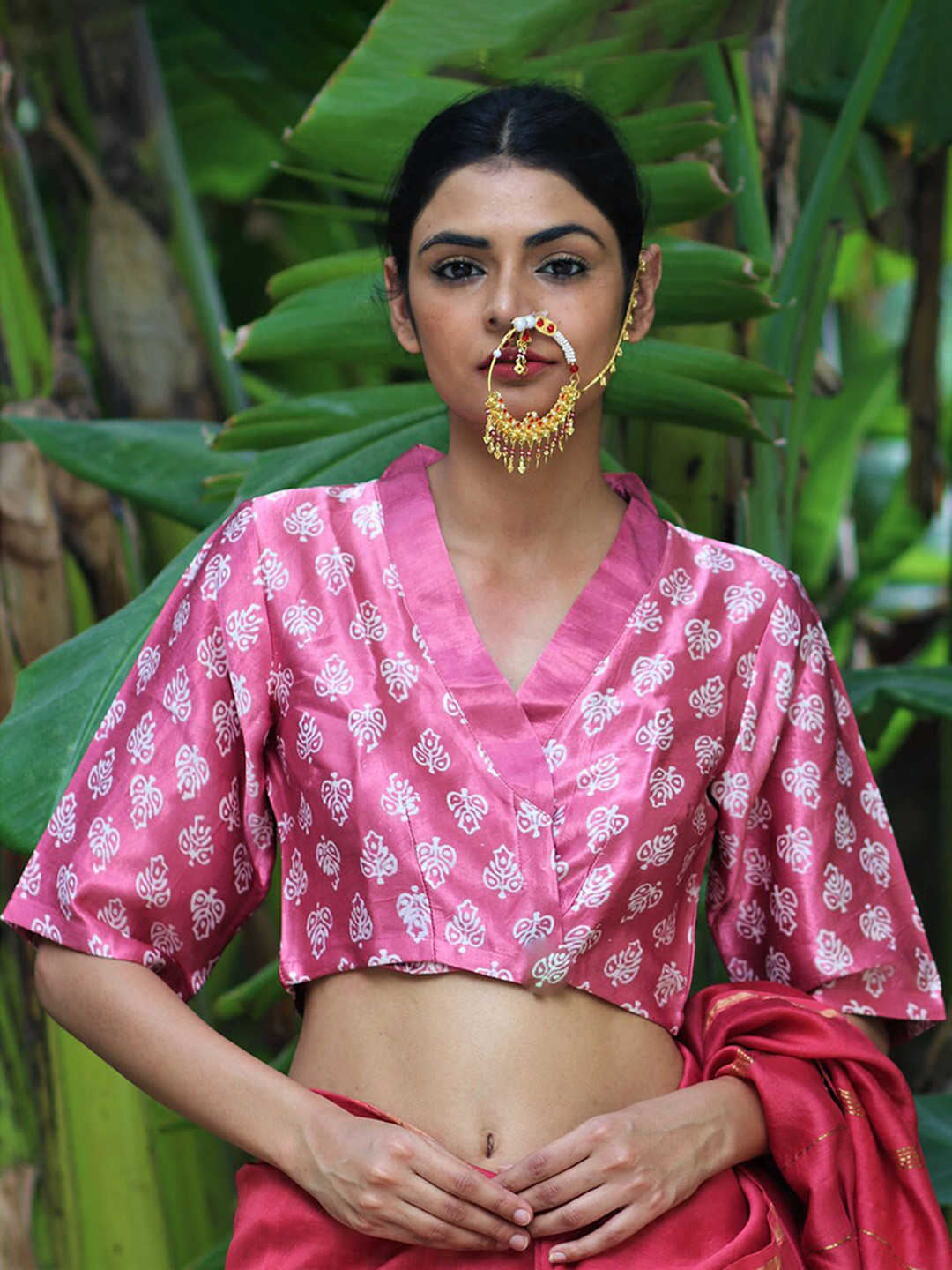 

Chidiyaa Women Pink & White Blockprinted Saree Blouse