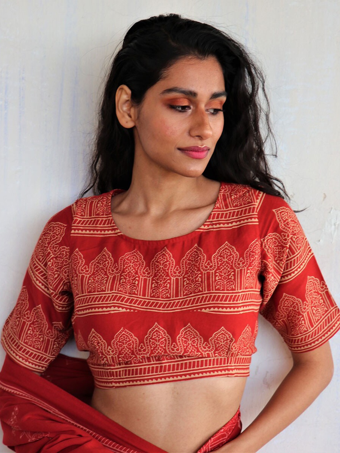 

Chidiyaa Women Red Printed Cotton Saree Blouse