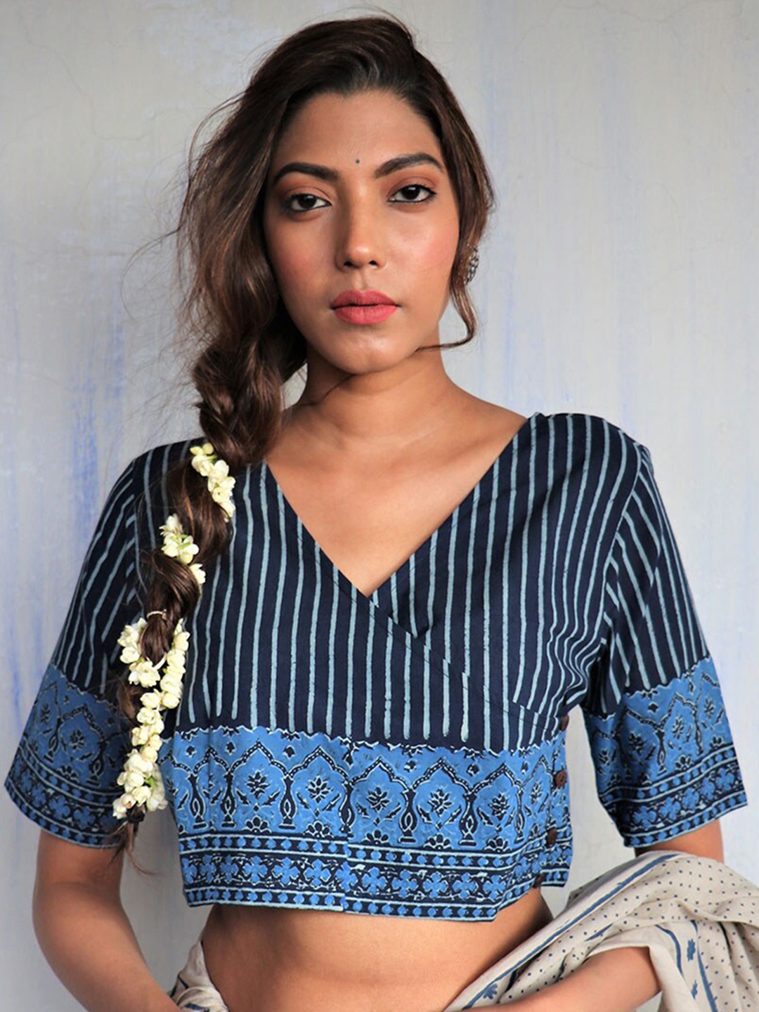 

Chidiyaa Women Blue Blockprinted Cotton Saree Blouse