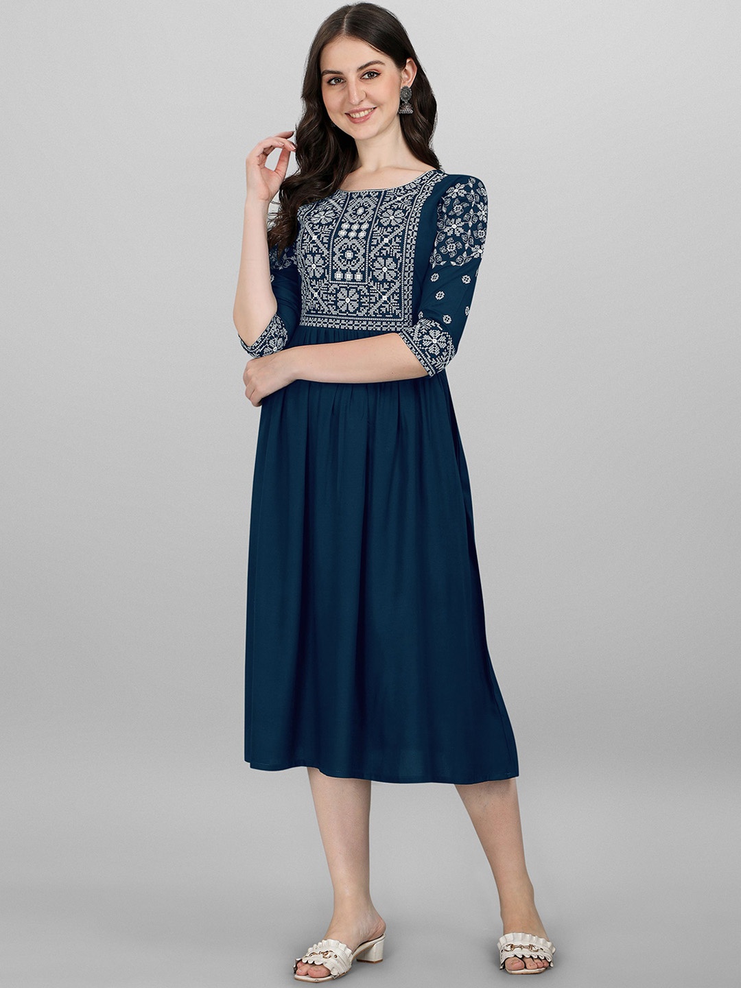 

FabFairy Women Blue & White Ethnic Motifs Thread Work Kurta